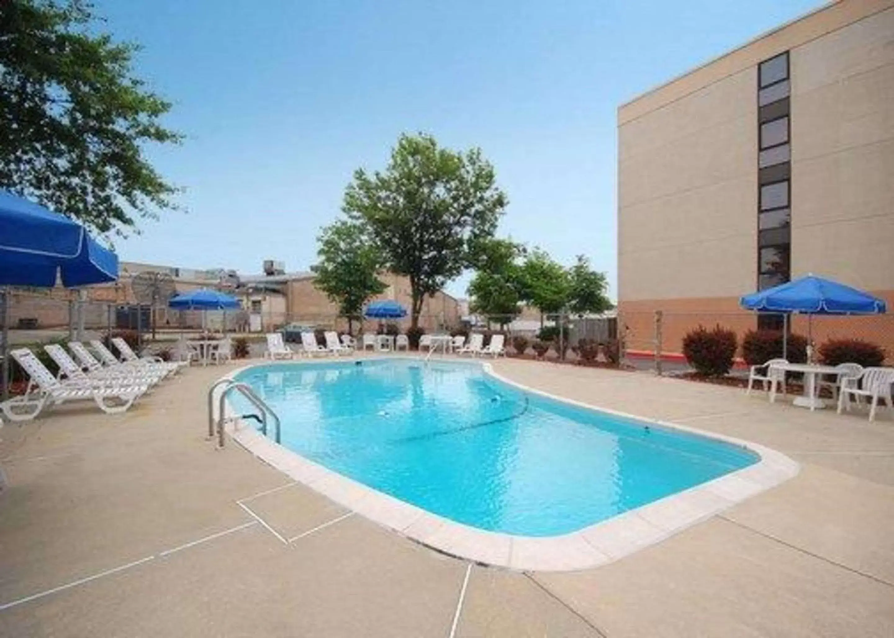 On site, Swimming Pool in Comfort Inn Oxon Hill