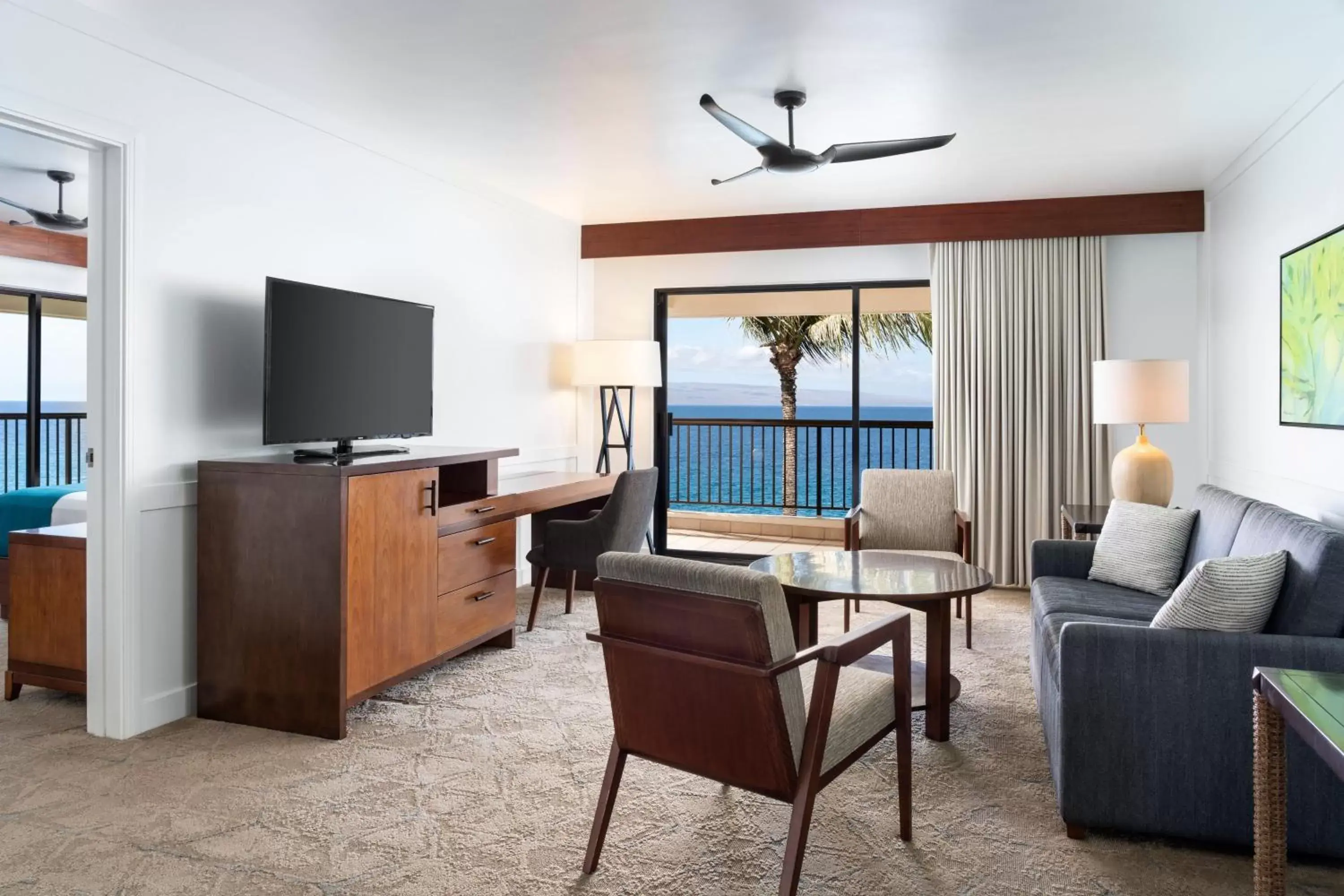 Living room, Seating Area in Sheraton Maui Resort & Spa
