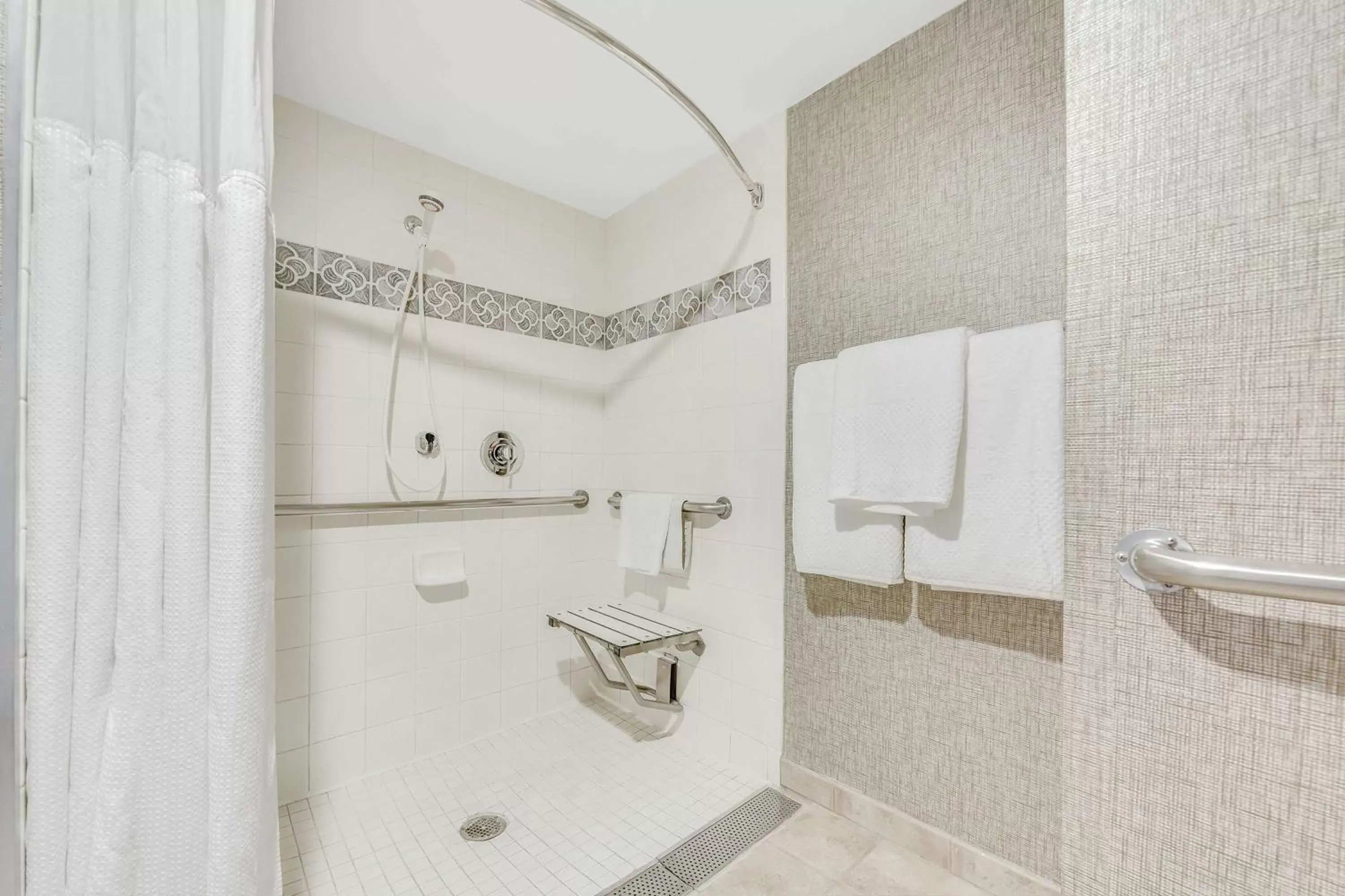 Bathroom in Hilton Phoenix Tapatio Cliffs Resort