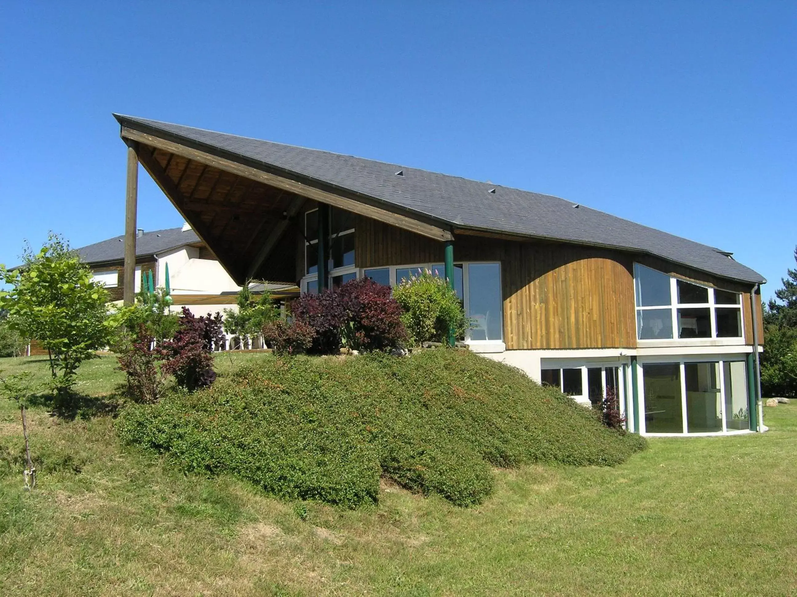 Facade/entrance, Property Building in Les Portes d'Apcher