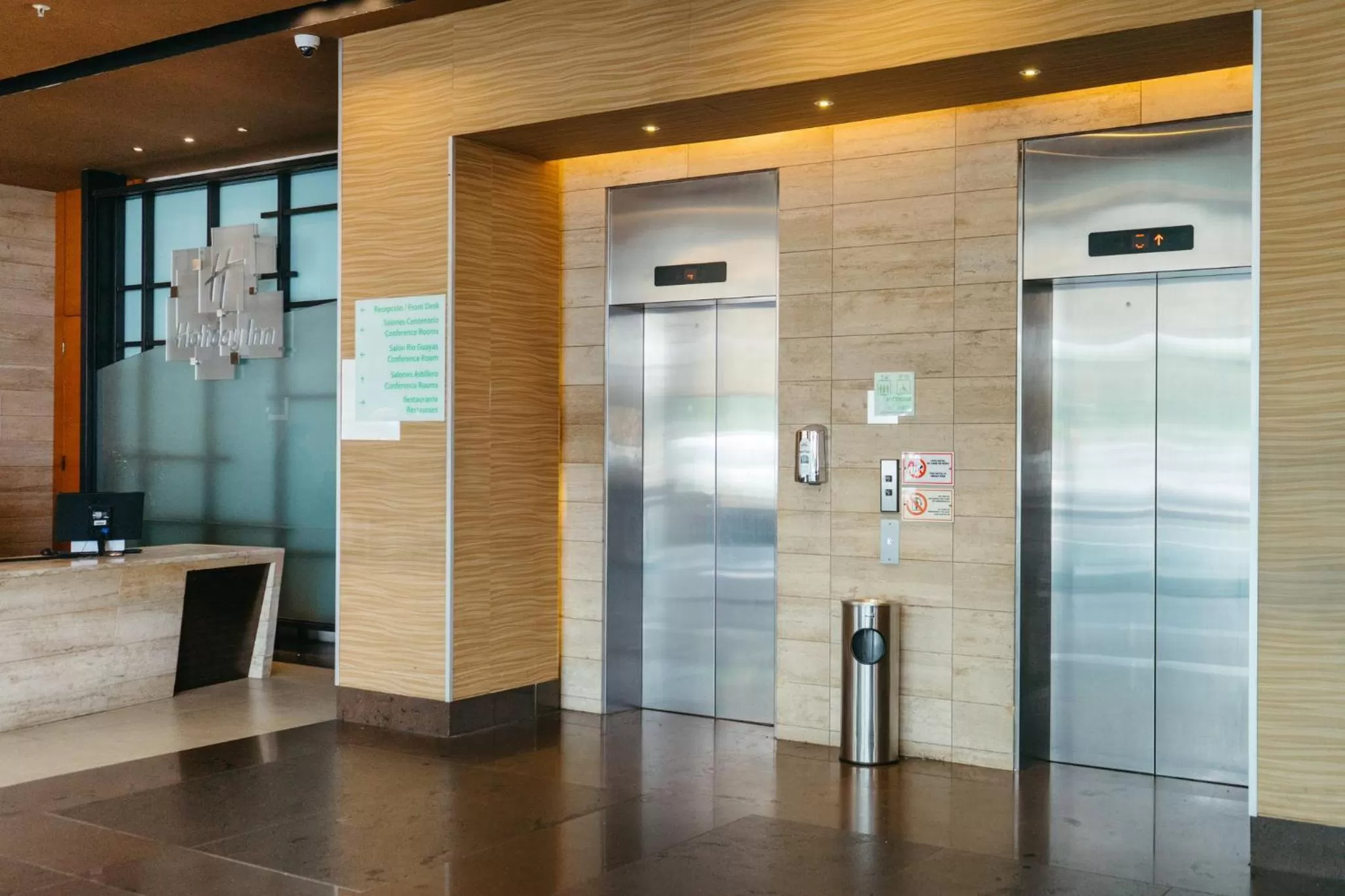 Lobby or reception in Holiday Inn Guayaquil Airport by IHG