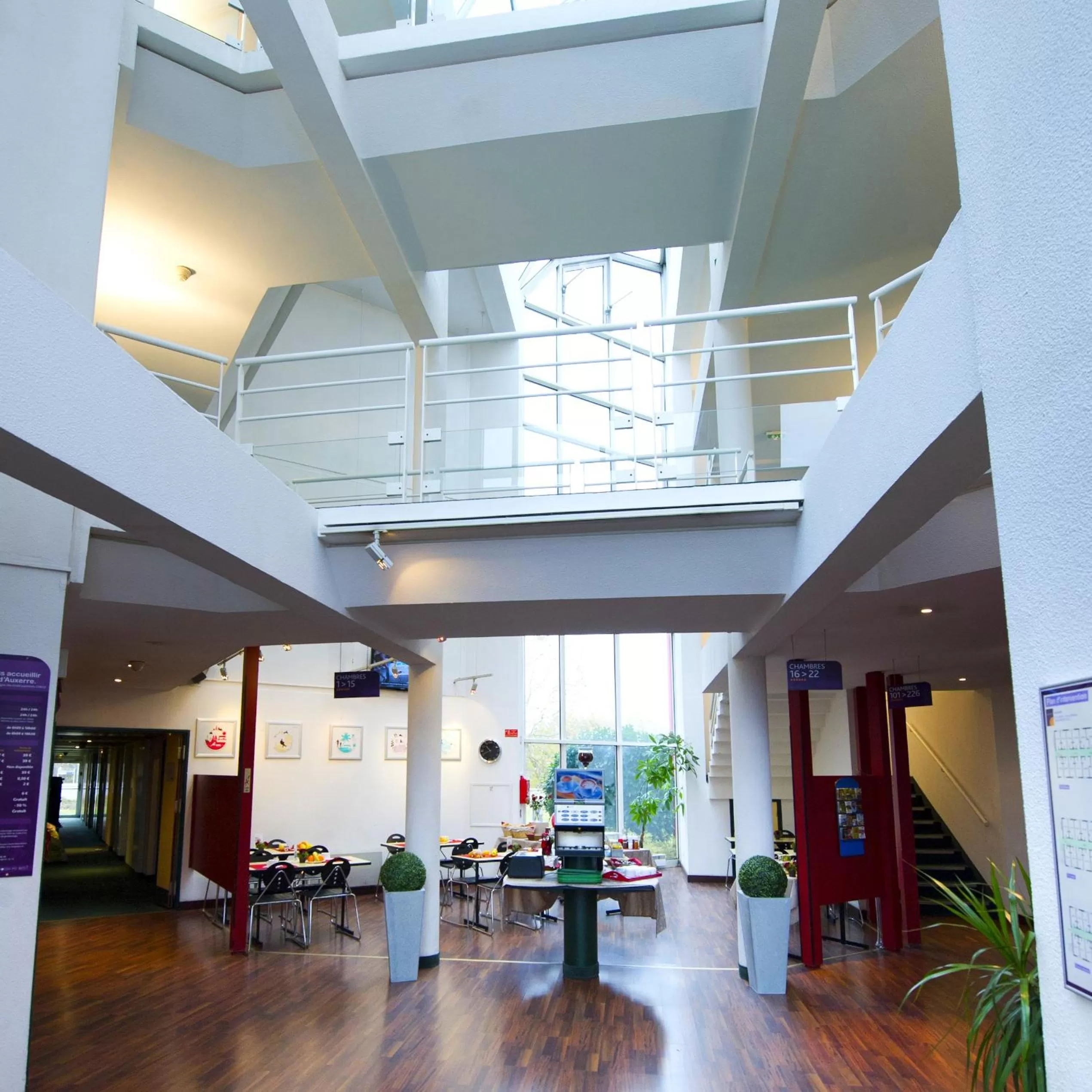 Property building in Hôtel Cerise Auxerre