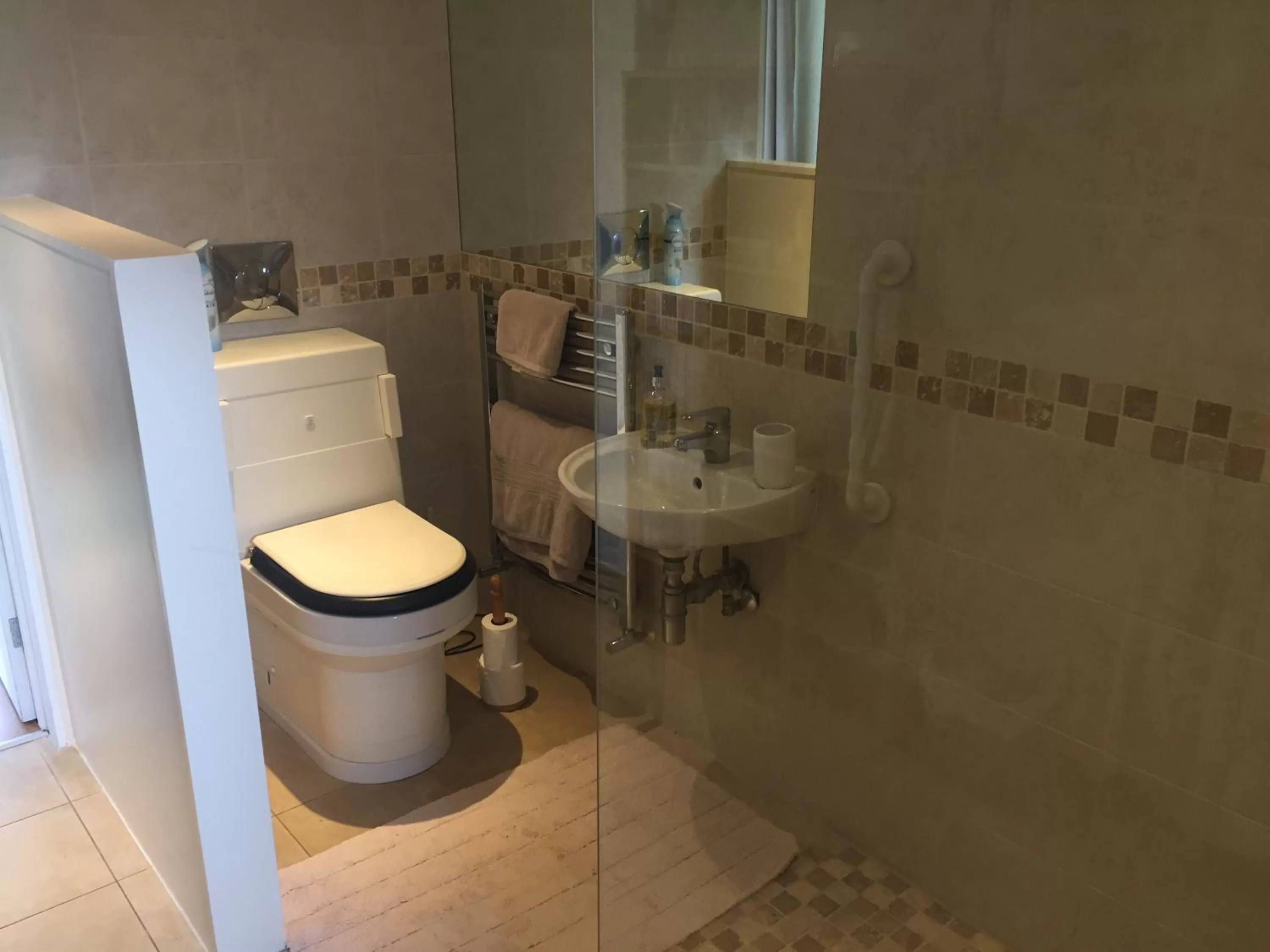 Bathroom in Clinton's Green B&B