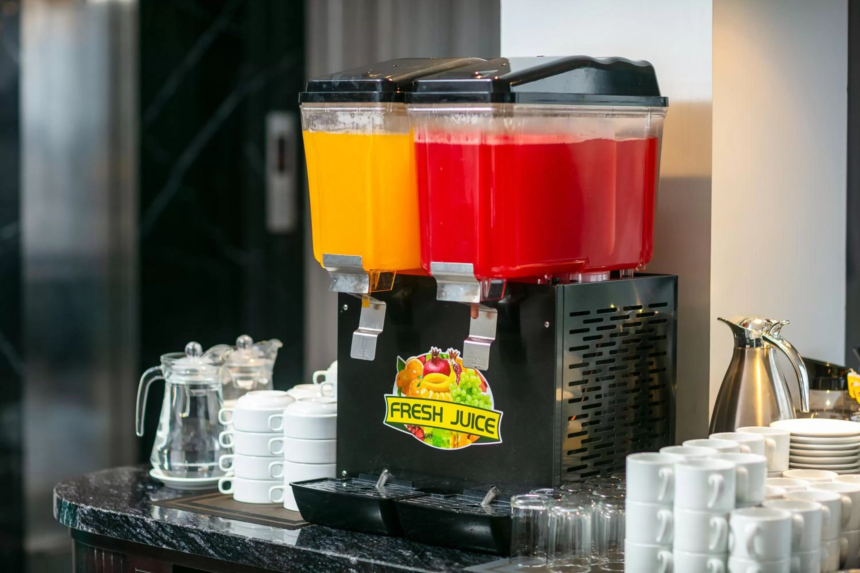 Drinks in MAY DE VILLE Lakeside Hotel