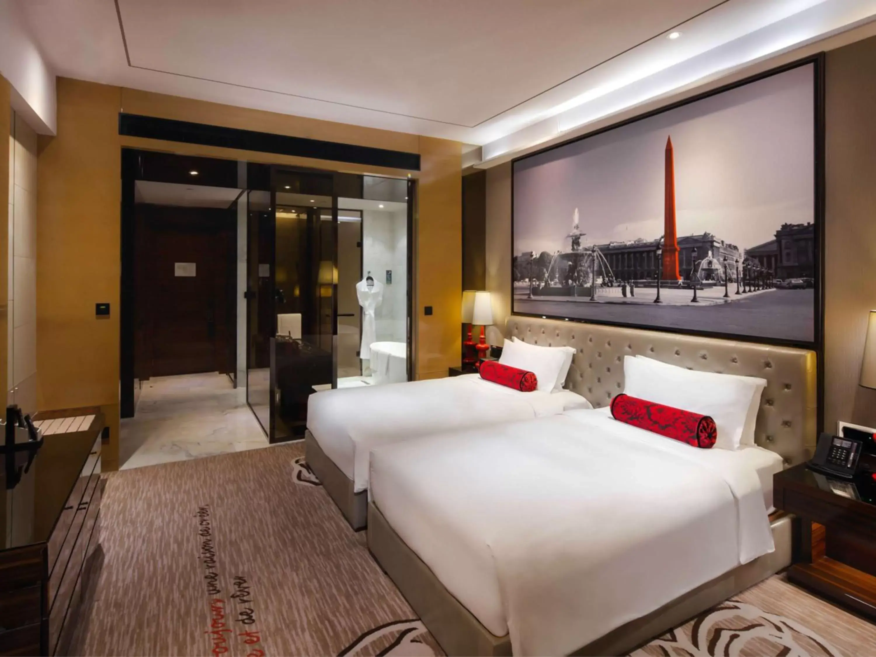 Photo of the whole room, Bed in Sofitel Guangzhou Sunrich