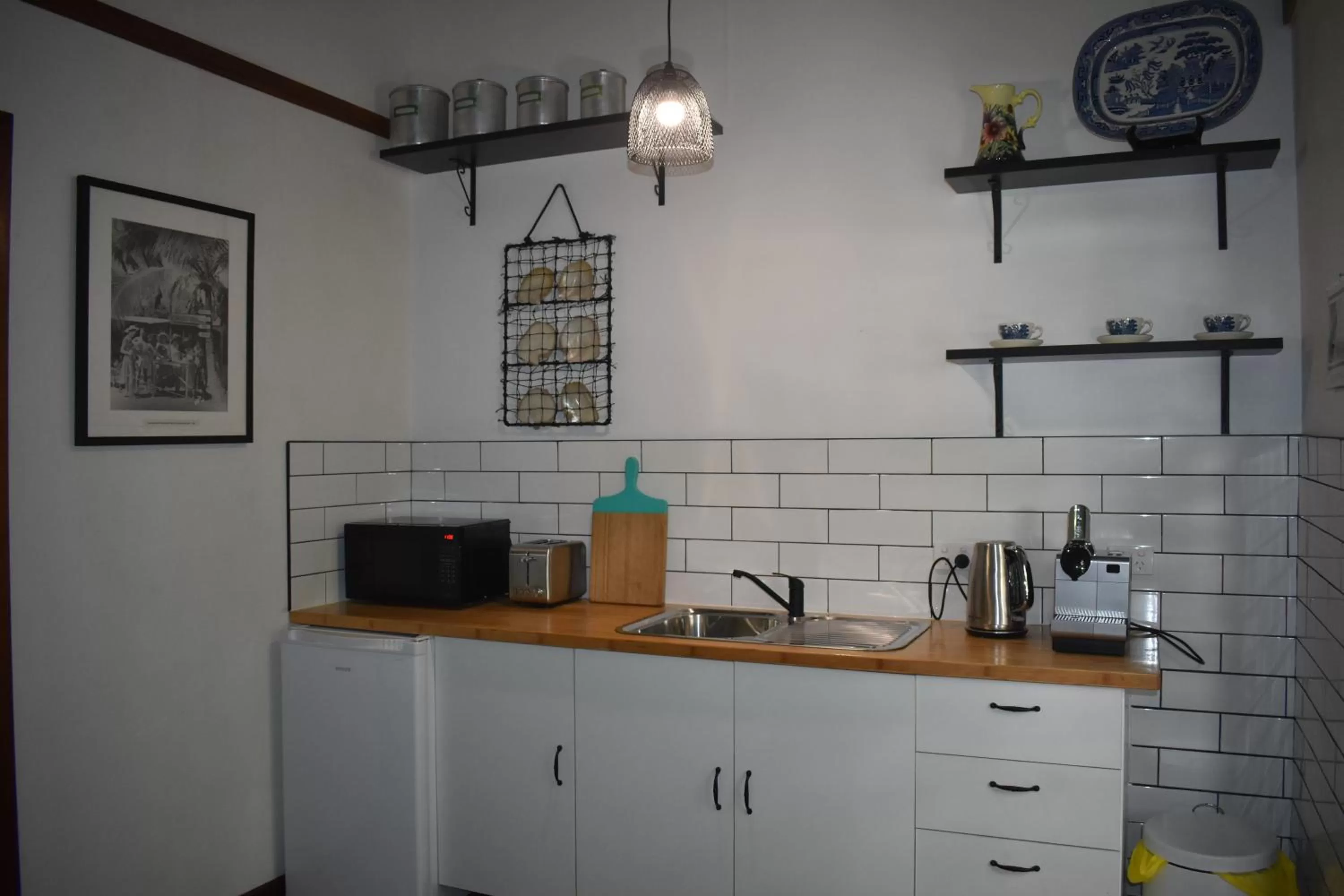 Kitchen or kitchenette in Oskar's Rain Forest Retreat