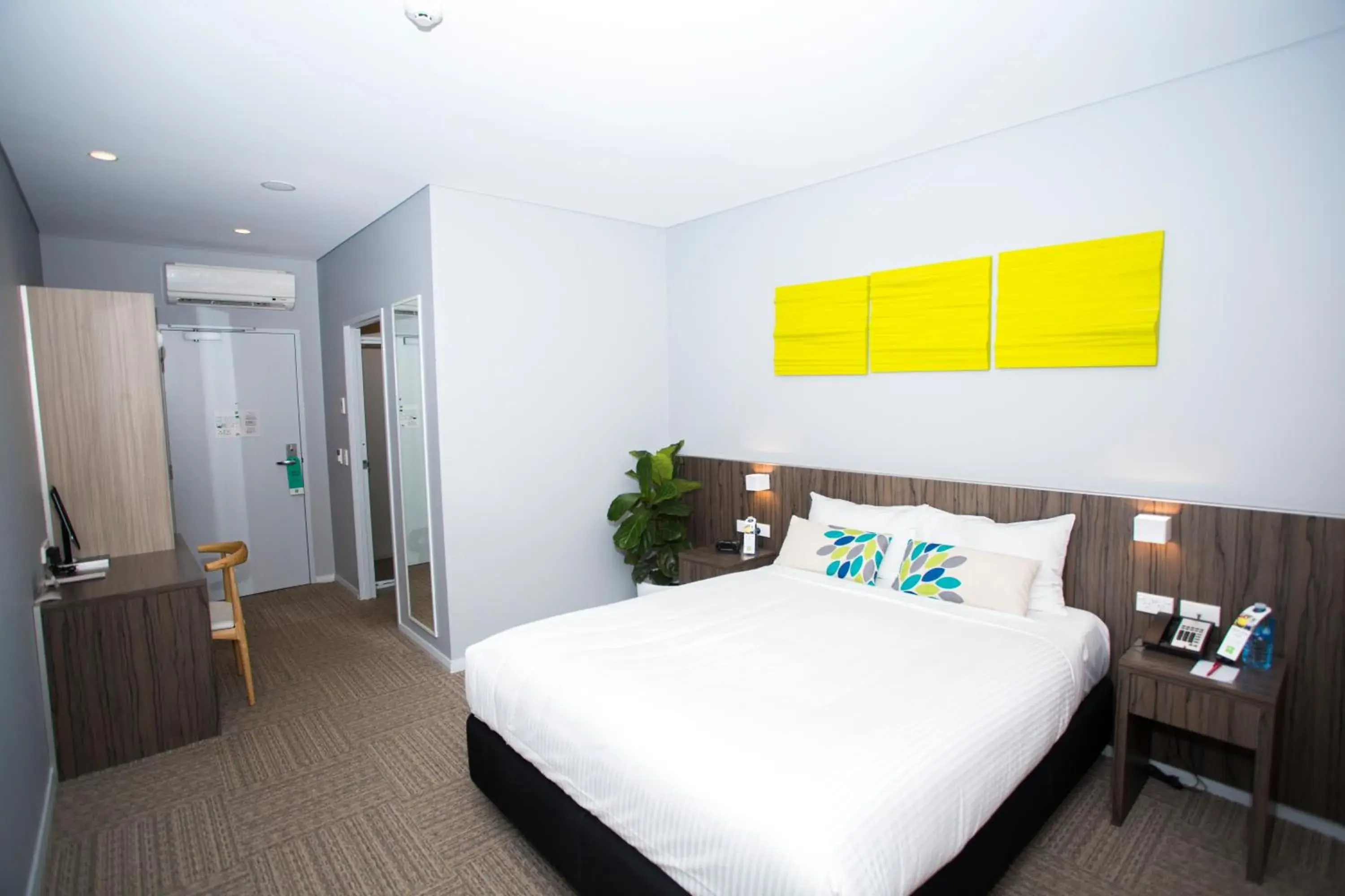 Photo of the whole room, Bed in Ibis Styles The Entrance