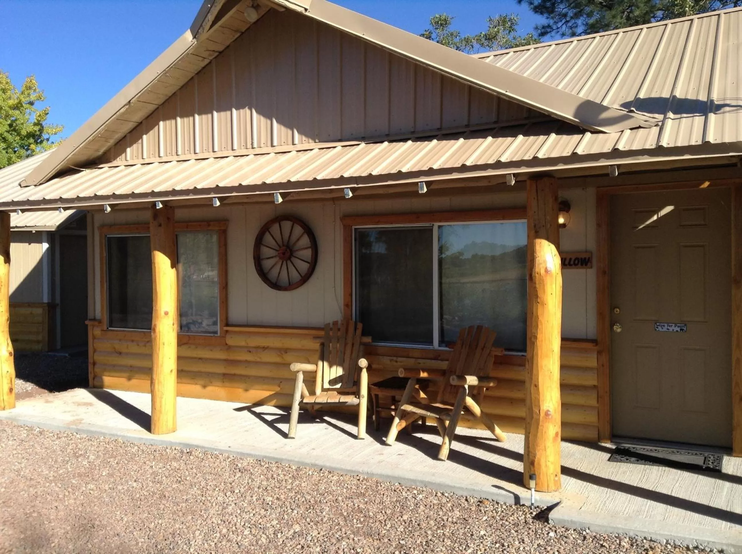 Facade/entrance in Rainbows End Fishing Resort