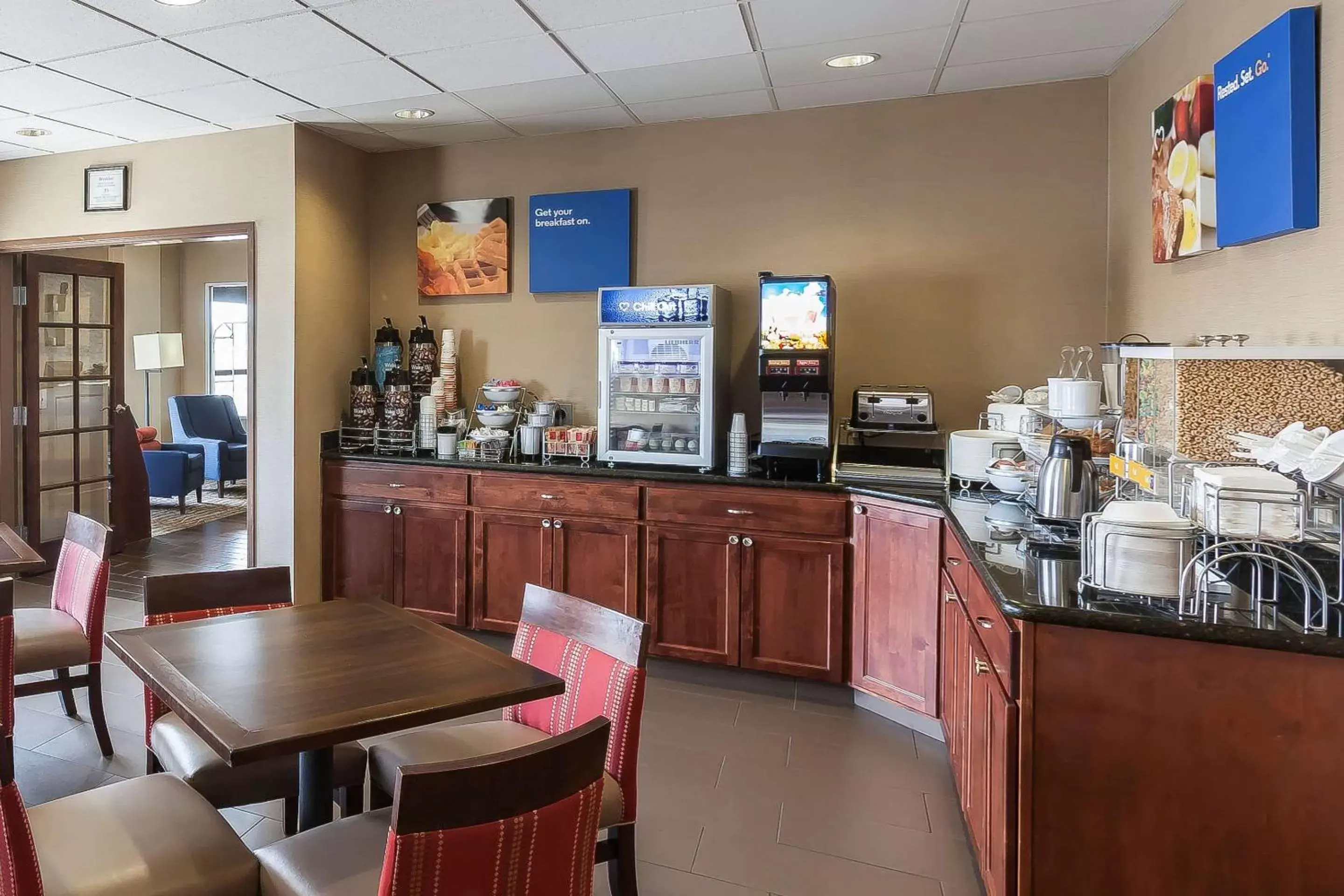 Breakfast, Restaurant/Places to Eat in Comfort Inn Near University of Wyoming