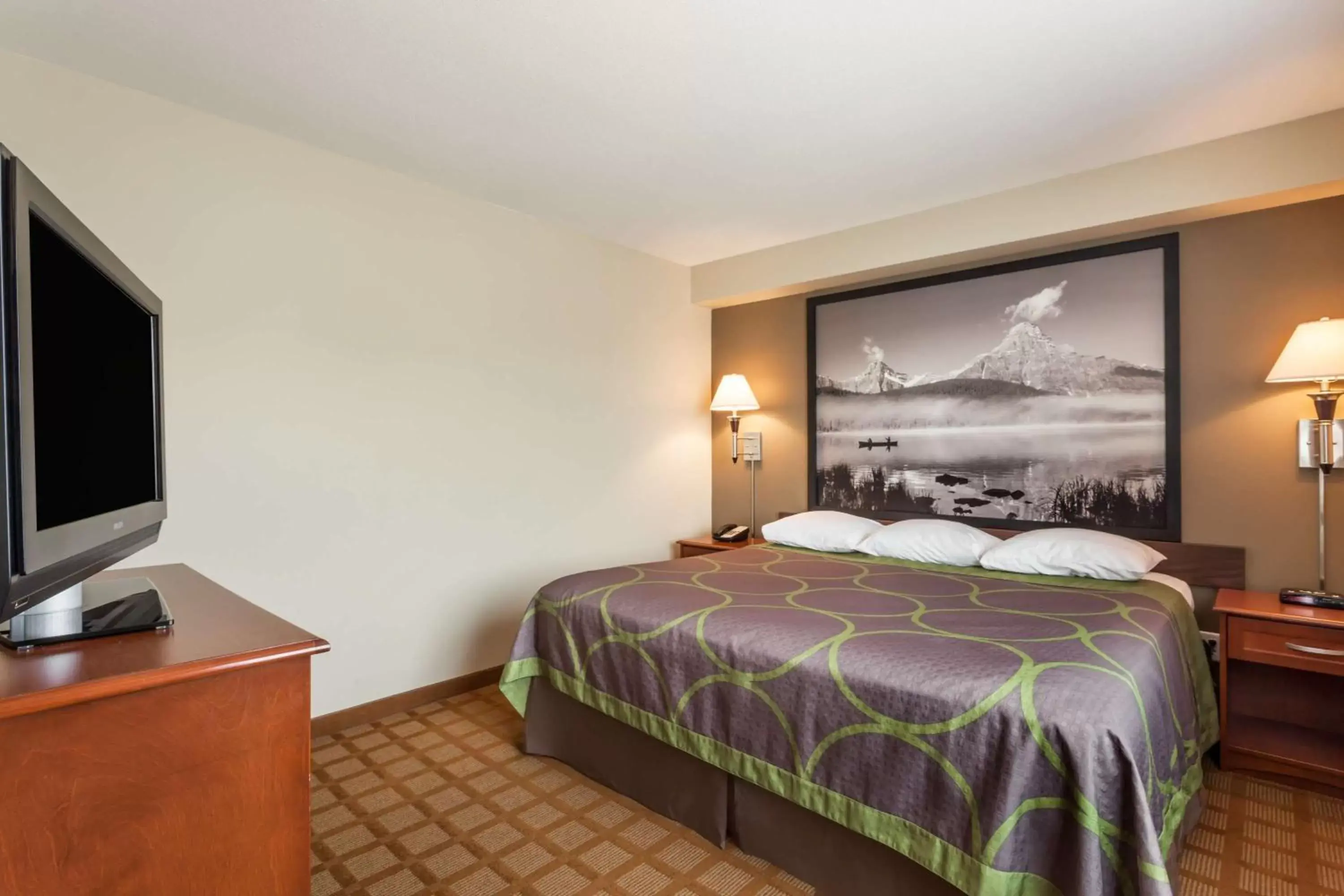 King Suite - Non-Smoking in Super 8 by Wyndham Abbotsford BC