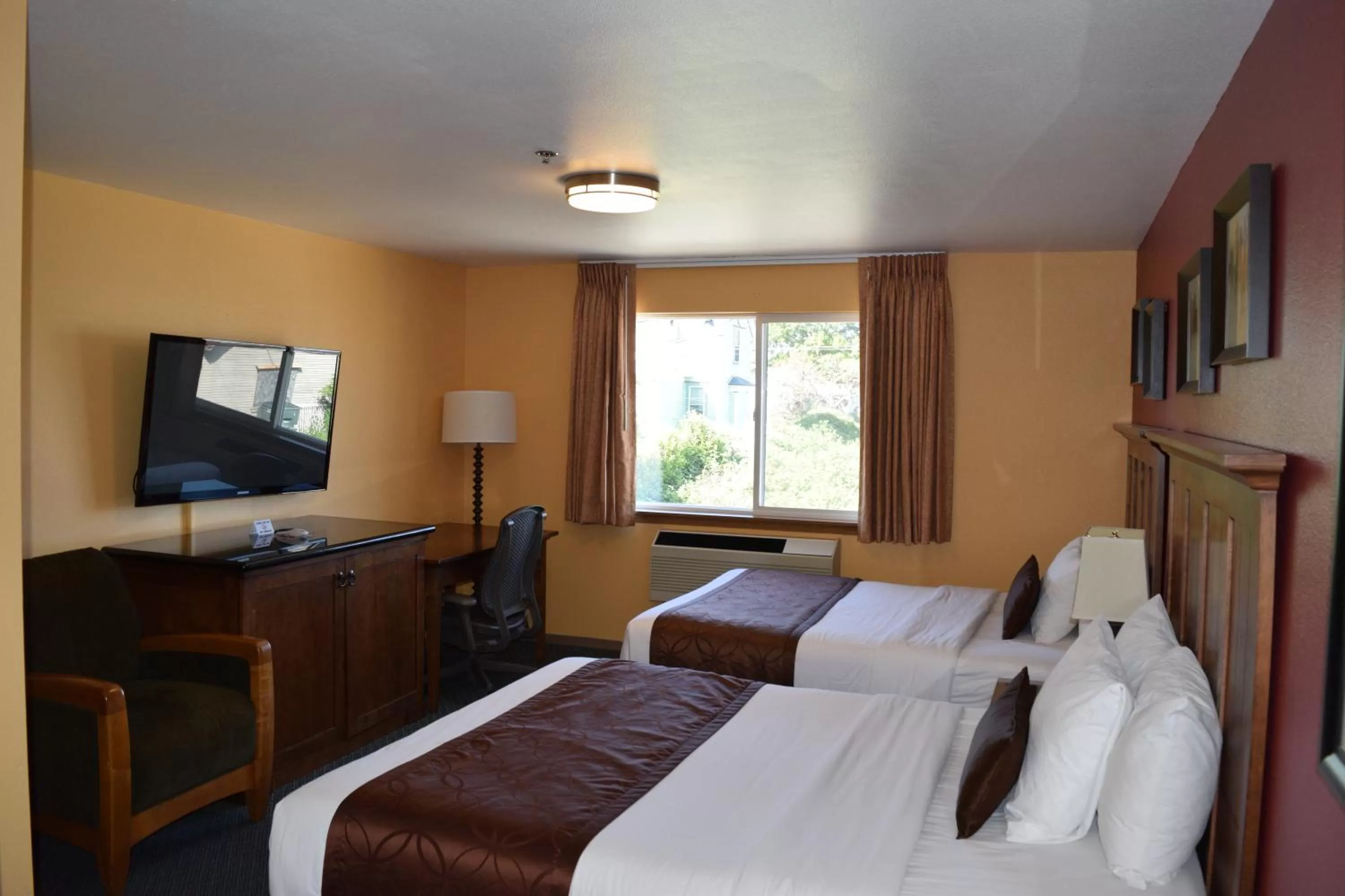 Bedroom, Bed in The Royal Victorian Motel