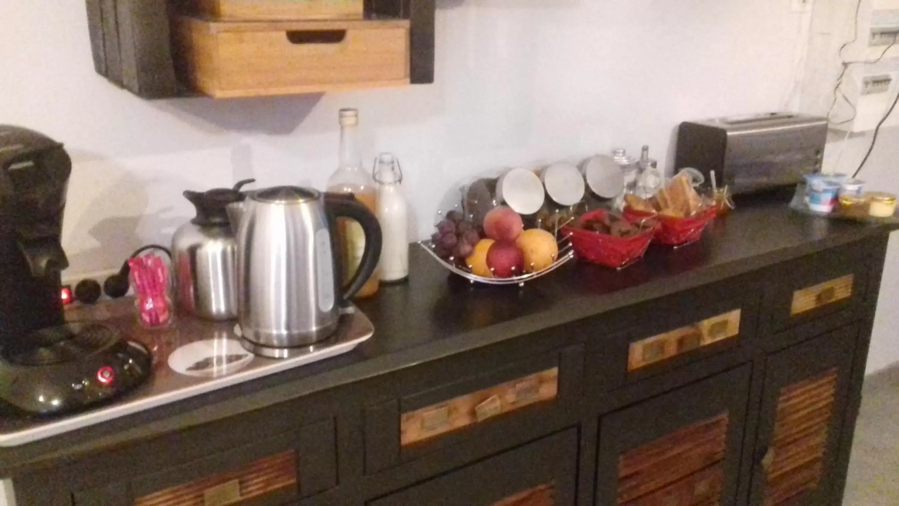 Breakfast, Coffee/Tea Facilities in Villa'vi Lyon Est Chambres d'Hôtes