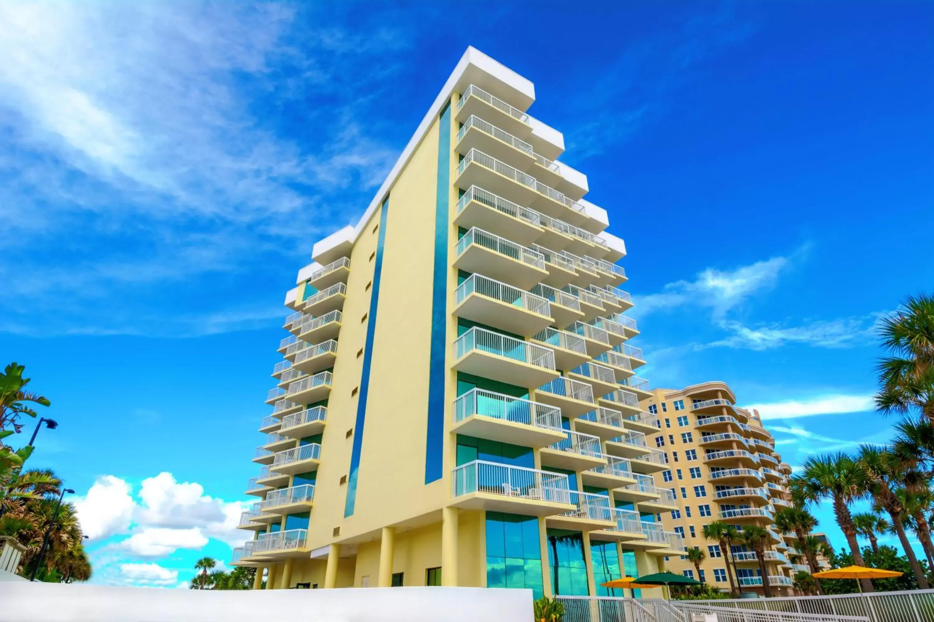 Facade/entrance, Property Building in Bahama House - Daytona Beach Shores
