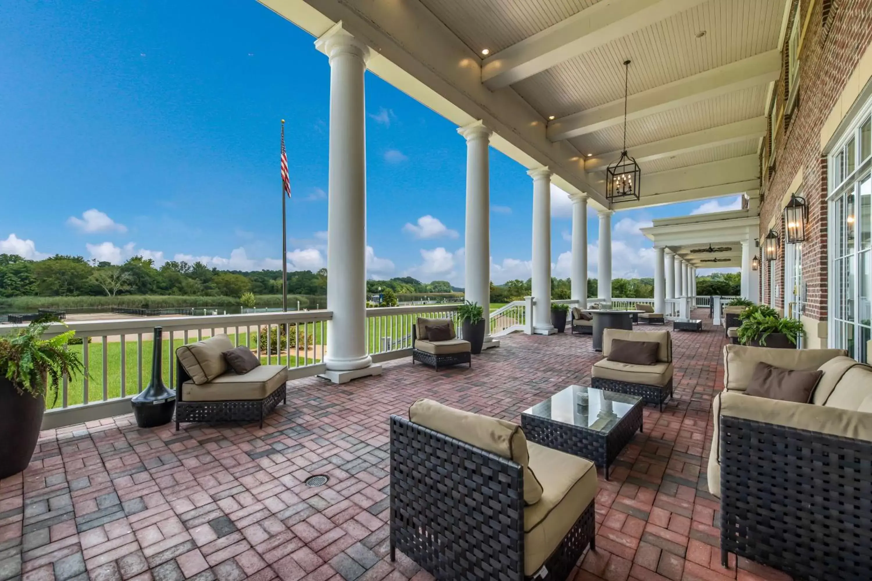 Patio in Hilton Garden Inn Suffolk Riverfront