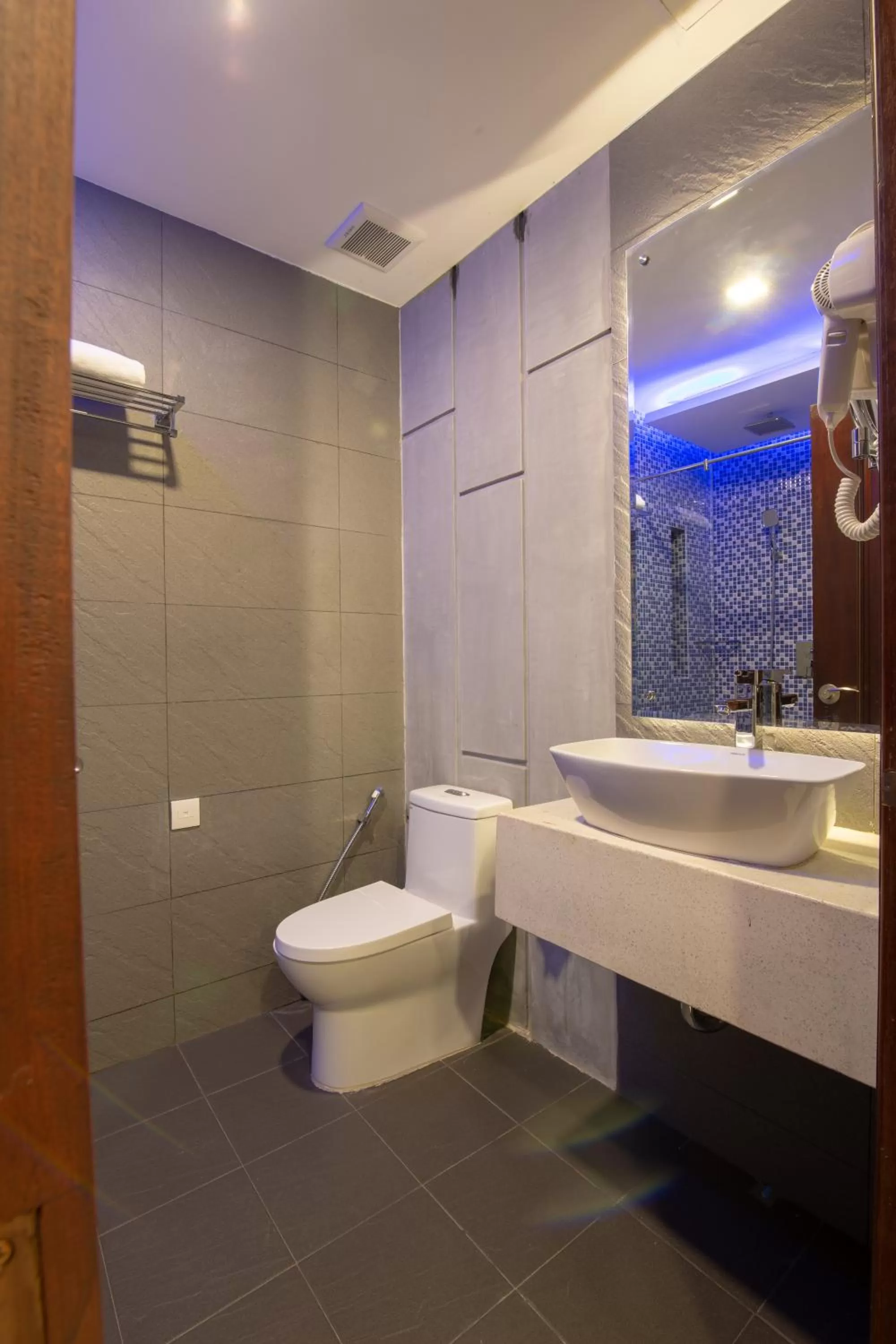 Bathroom in Sovanna Hotel