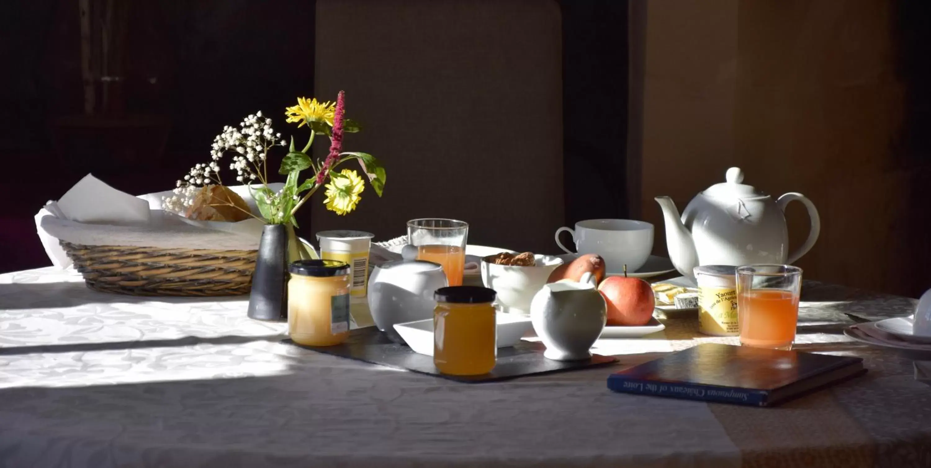 Breakfast in Château de Nazelles Amboise