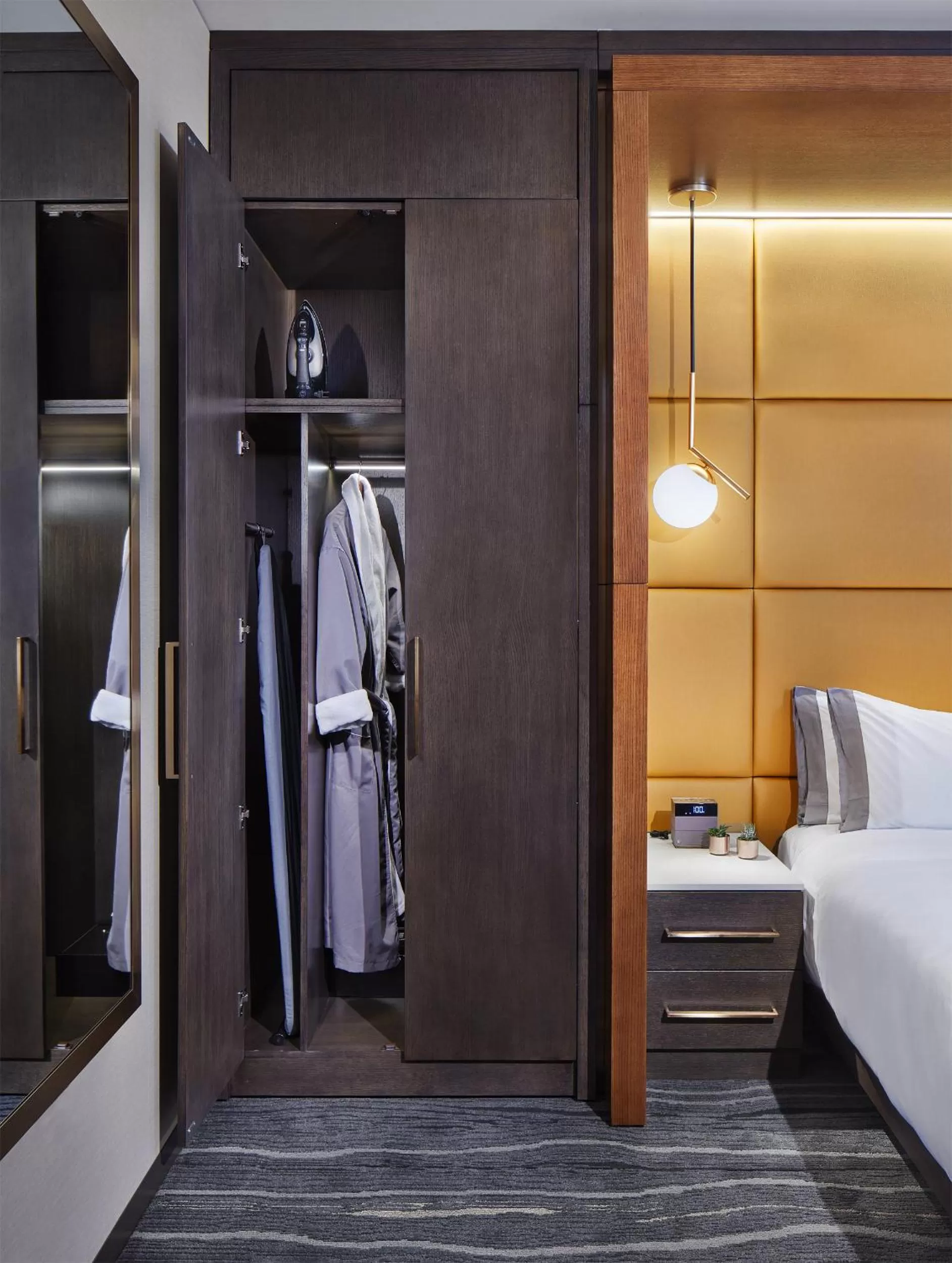 Living room, Bed in InterContinental Minneapolis - St. Paul Airport by IHG