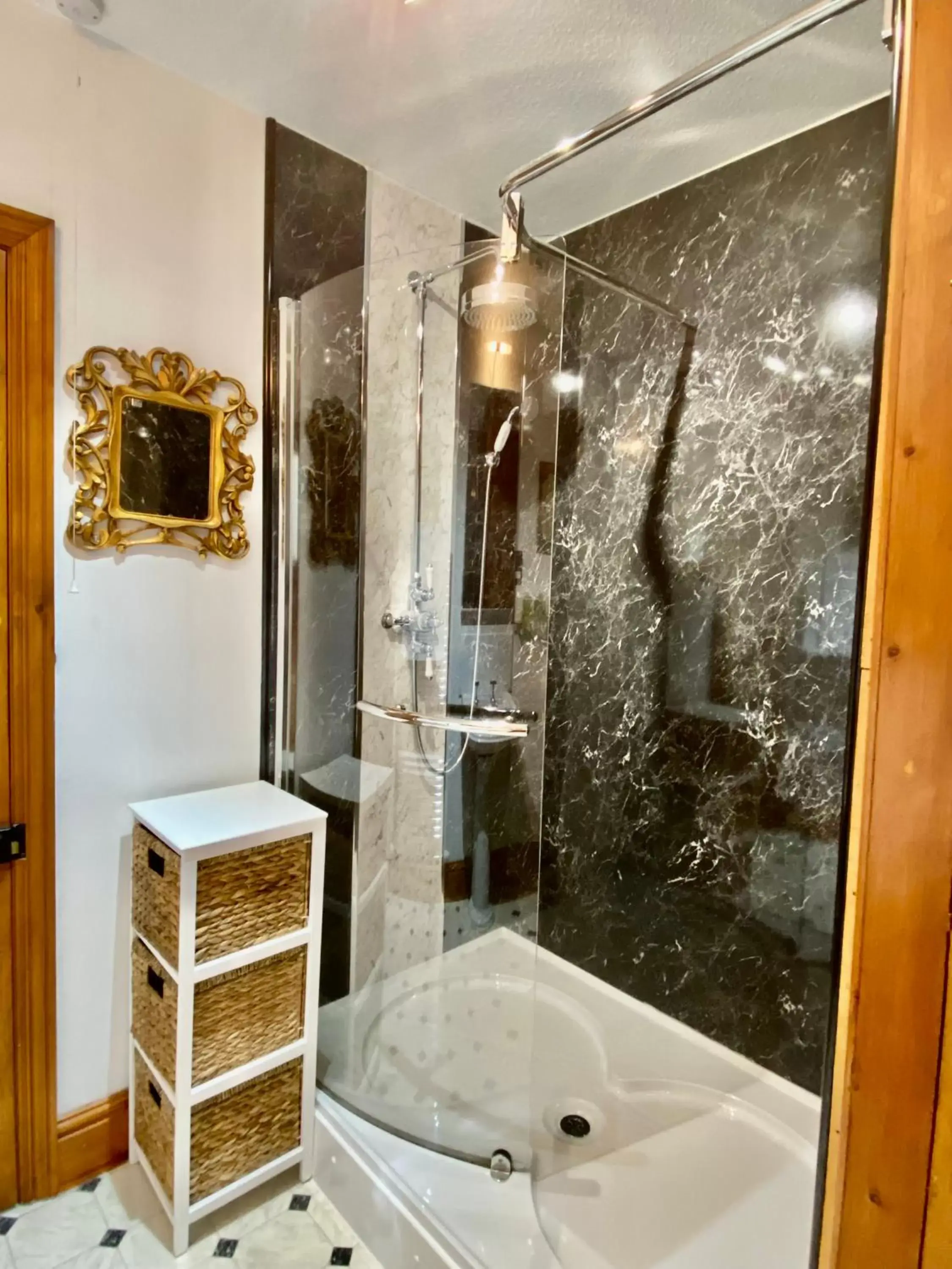 Shower, Bathroom in Elm Tree Lodge