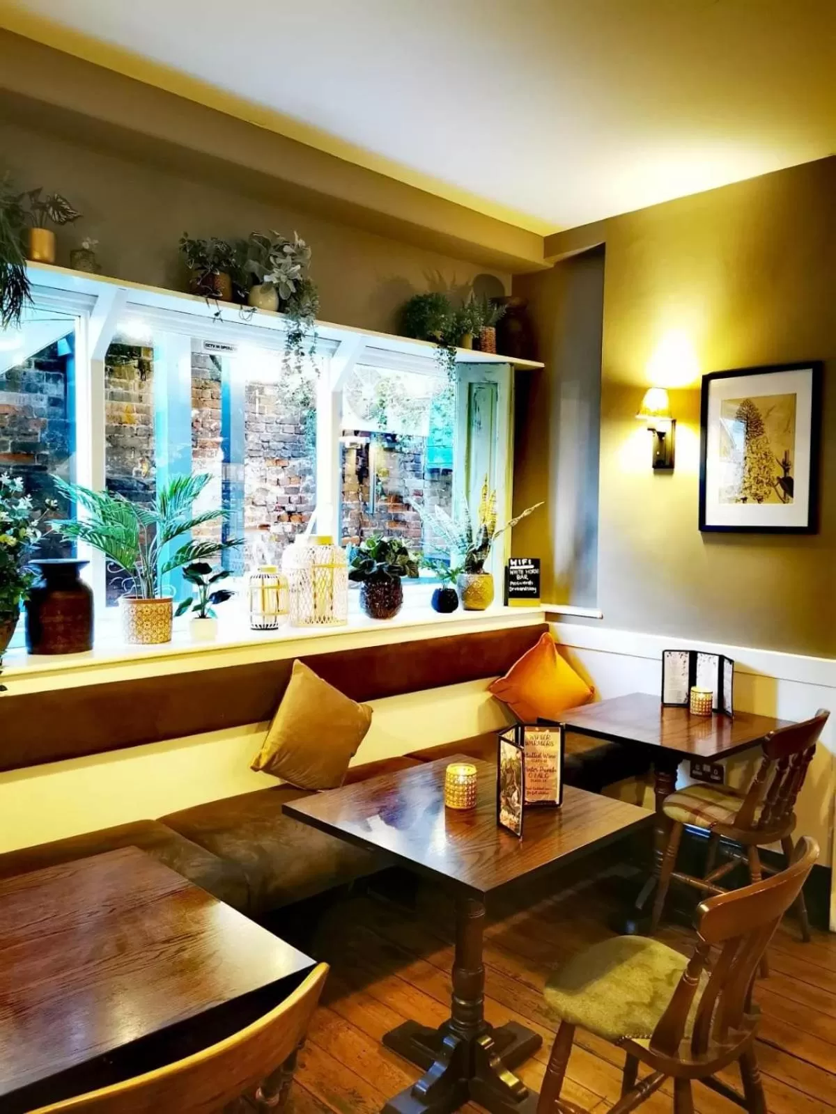 Lounge or bar in White Horse