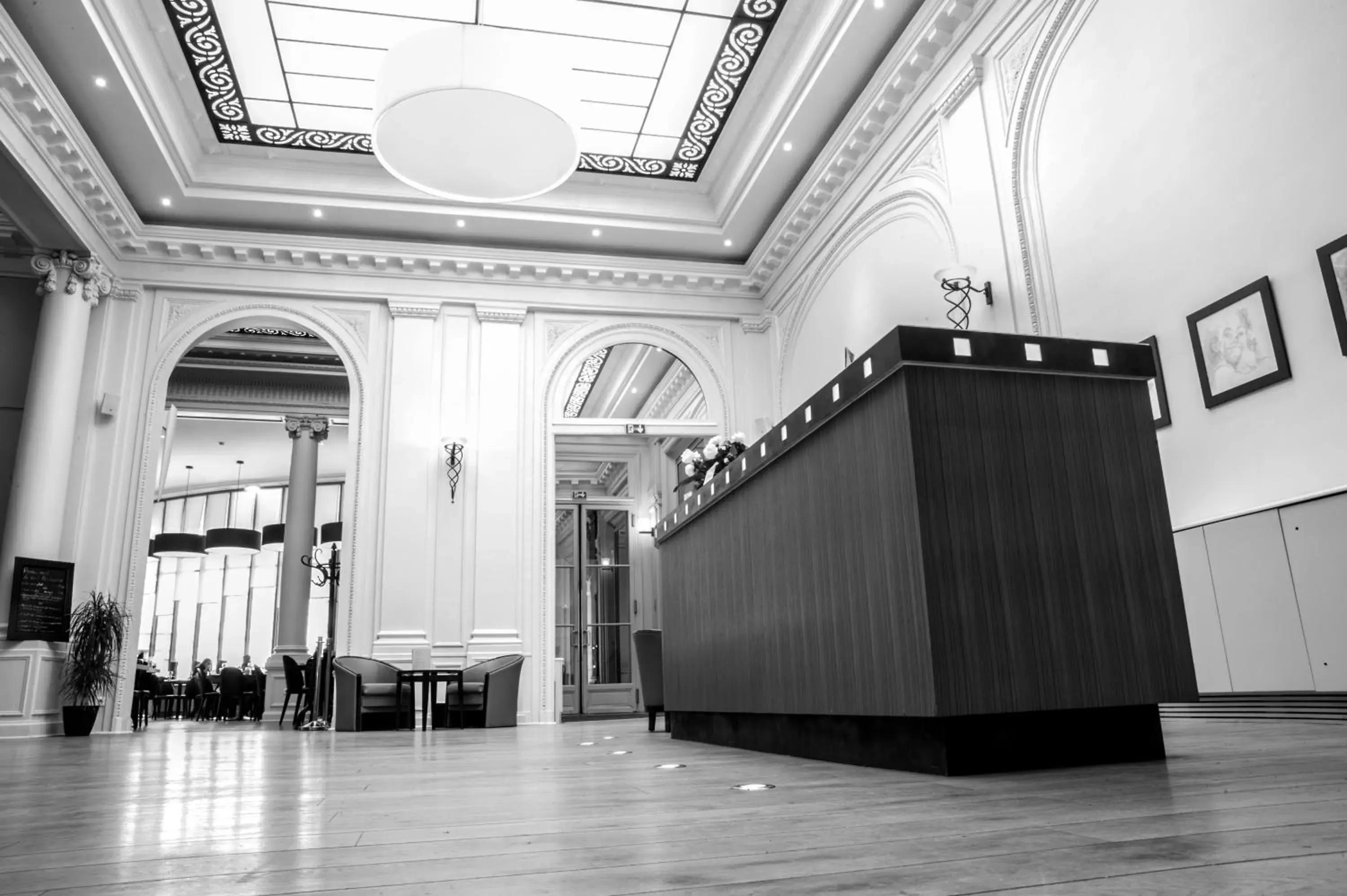 Lobby or reception in Mercure Lille Roubaix Grand Hôtel