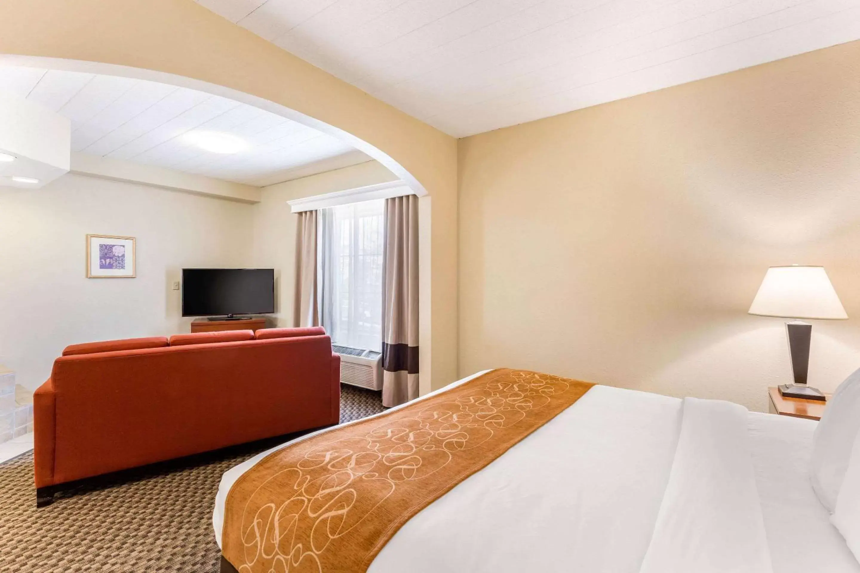 Bedroom, Bed in Comfort Suites Columbia Gateway