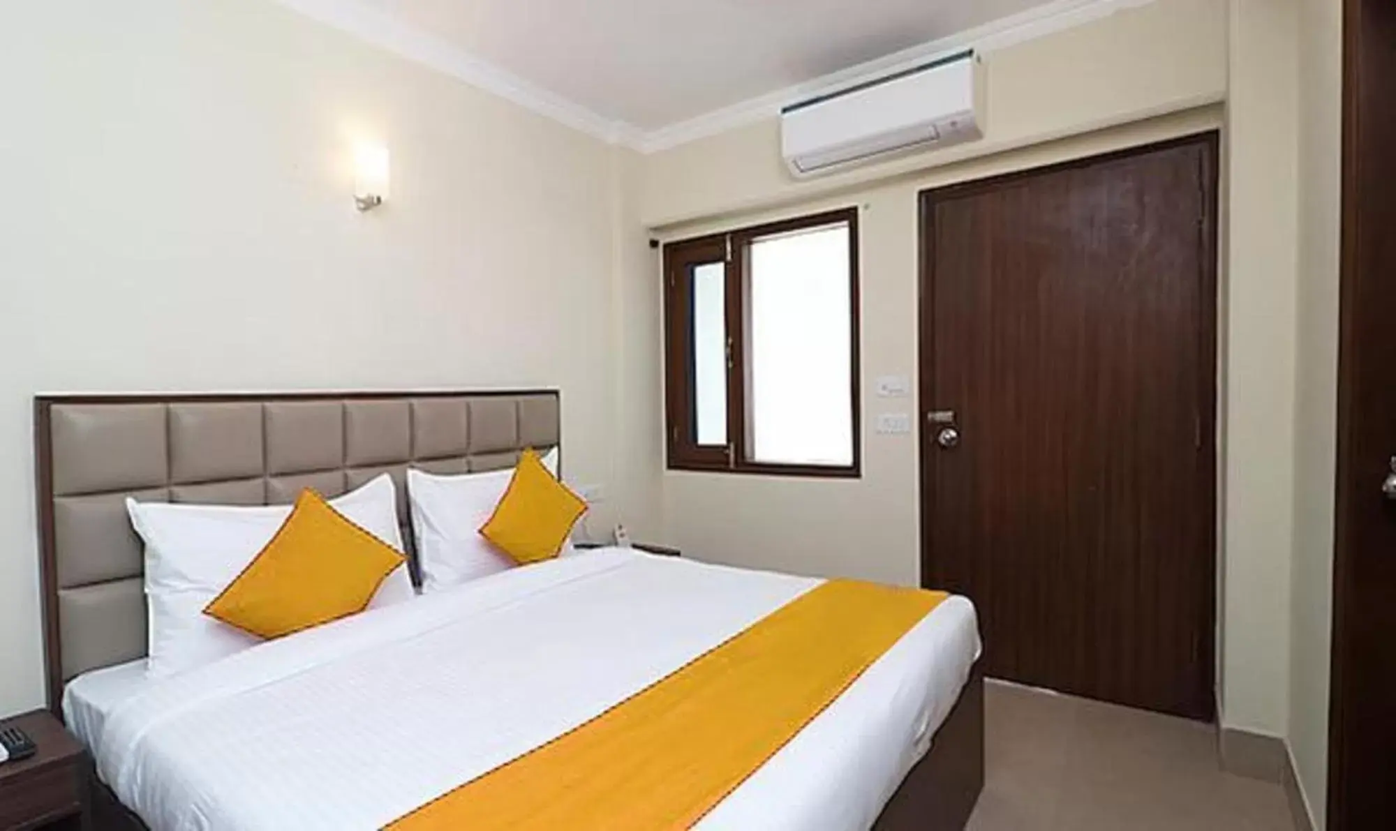 Bed in FabExpress Central Plaza Bed in FabExpress Central Plaza