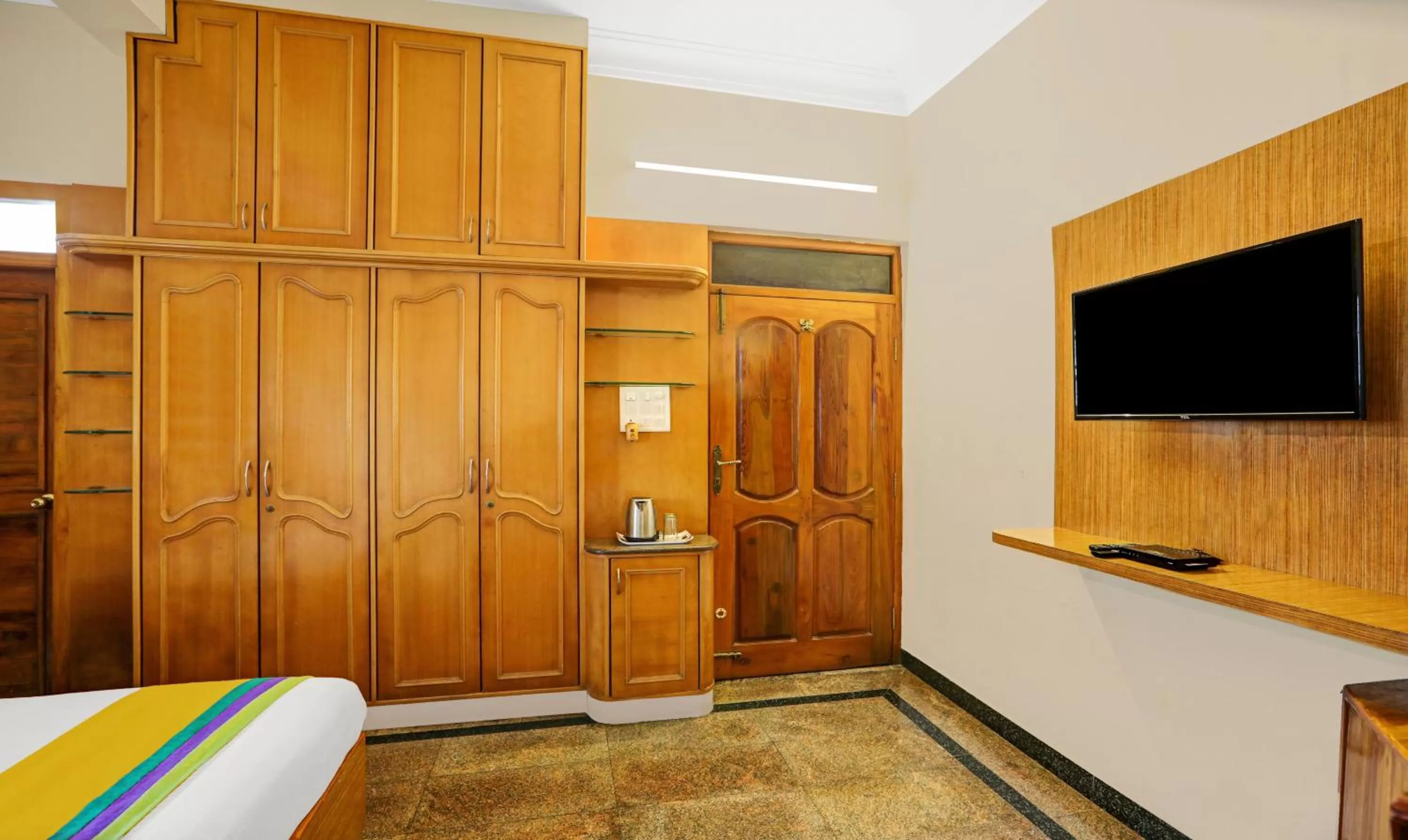 TV and multimedia, TV/Entertainment Center in Itsy By Treebo - Anurag Inn