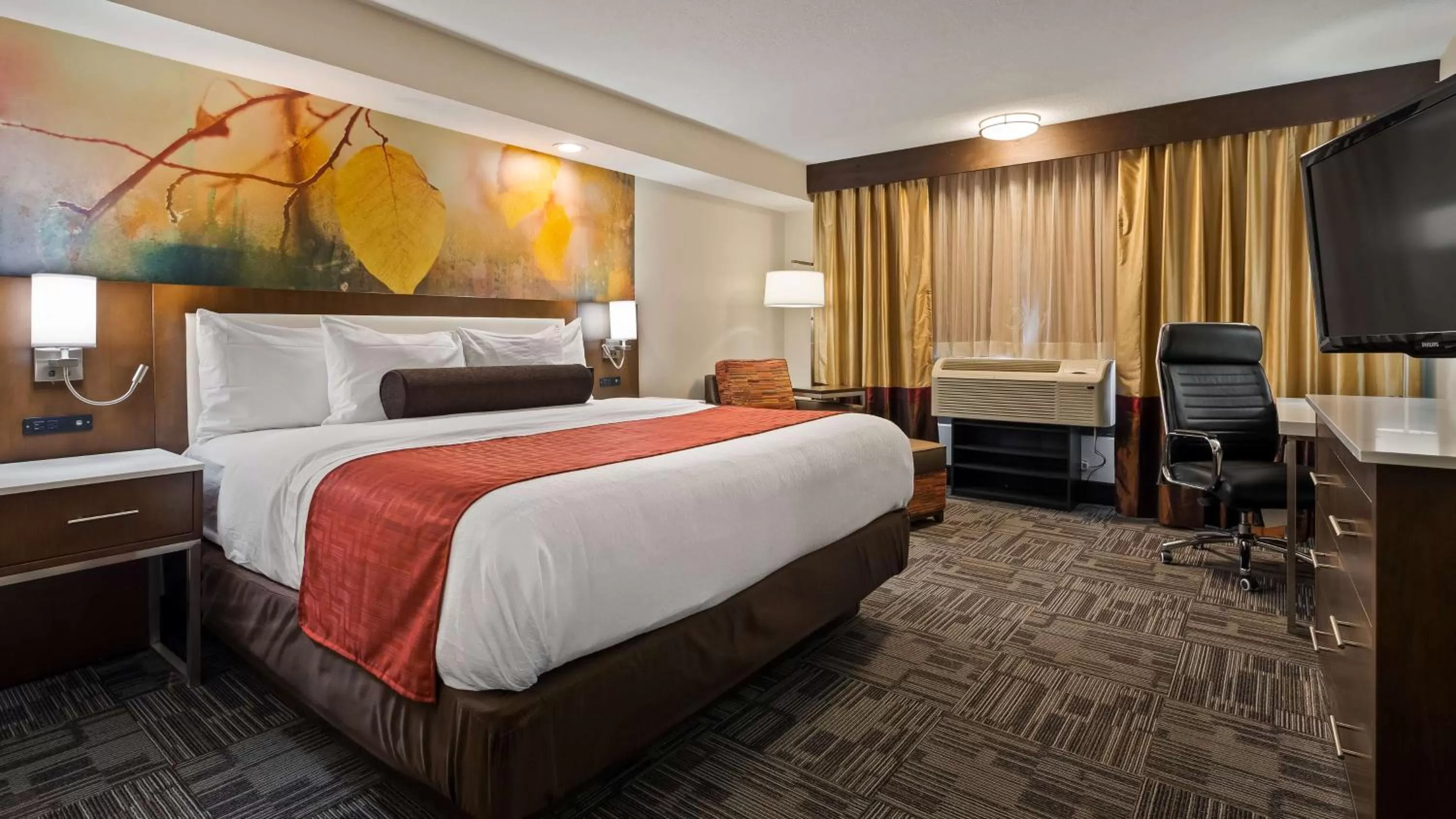 Photo of the whole room, Bed in Holiday Inn Brookfield - Milwaukee by IHG