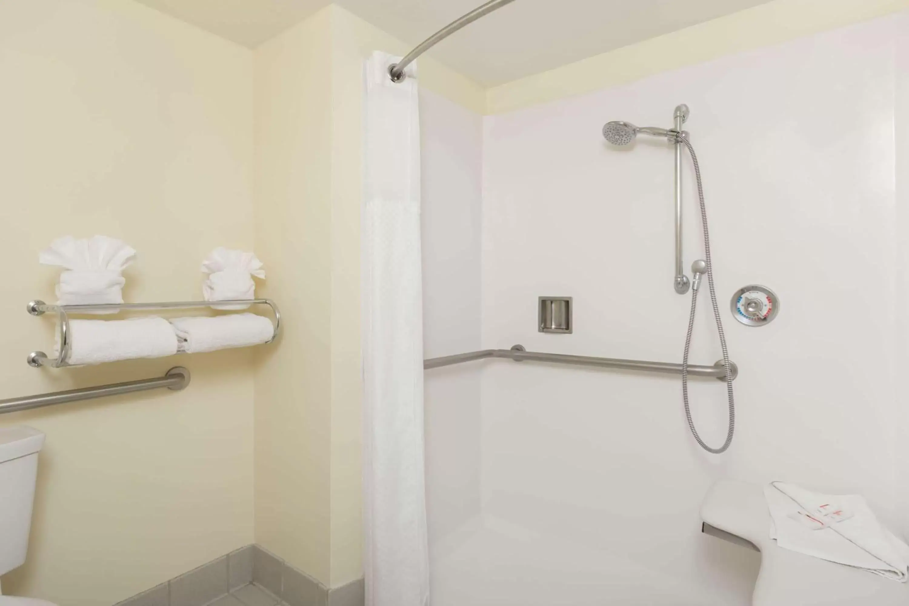 Shower, Bathroom in Monarch Valley Inn Marina at Monterey Bay