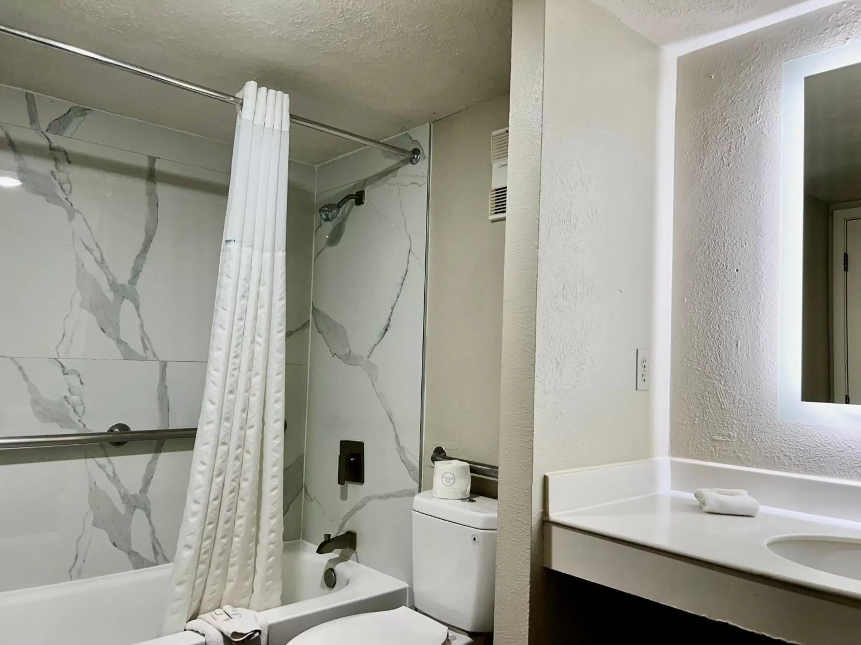 Shower, Bathroom in La Quinta Inn by Wyndham El Paso East Lomaland