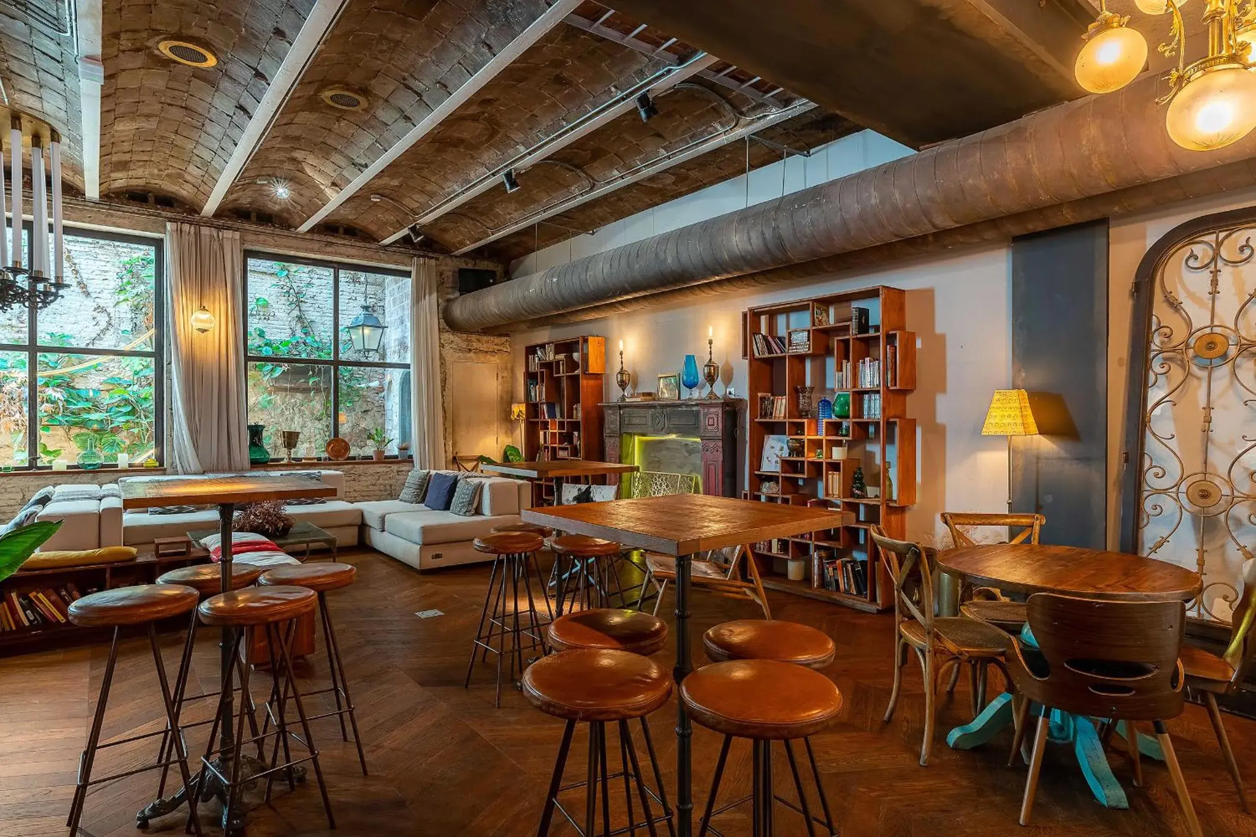Communal lounge/ TV room, Lounge/Bar in Casa Gracia Barcelona Hostel