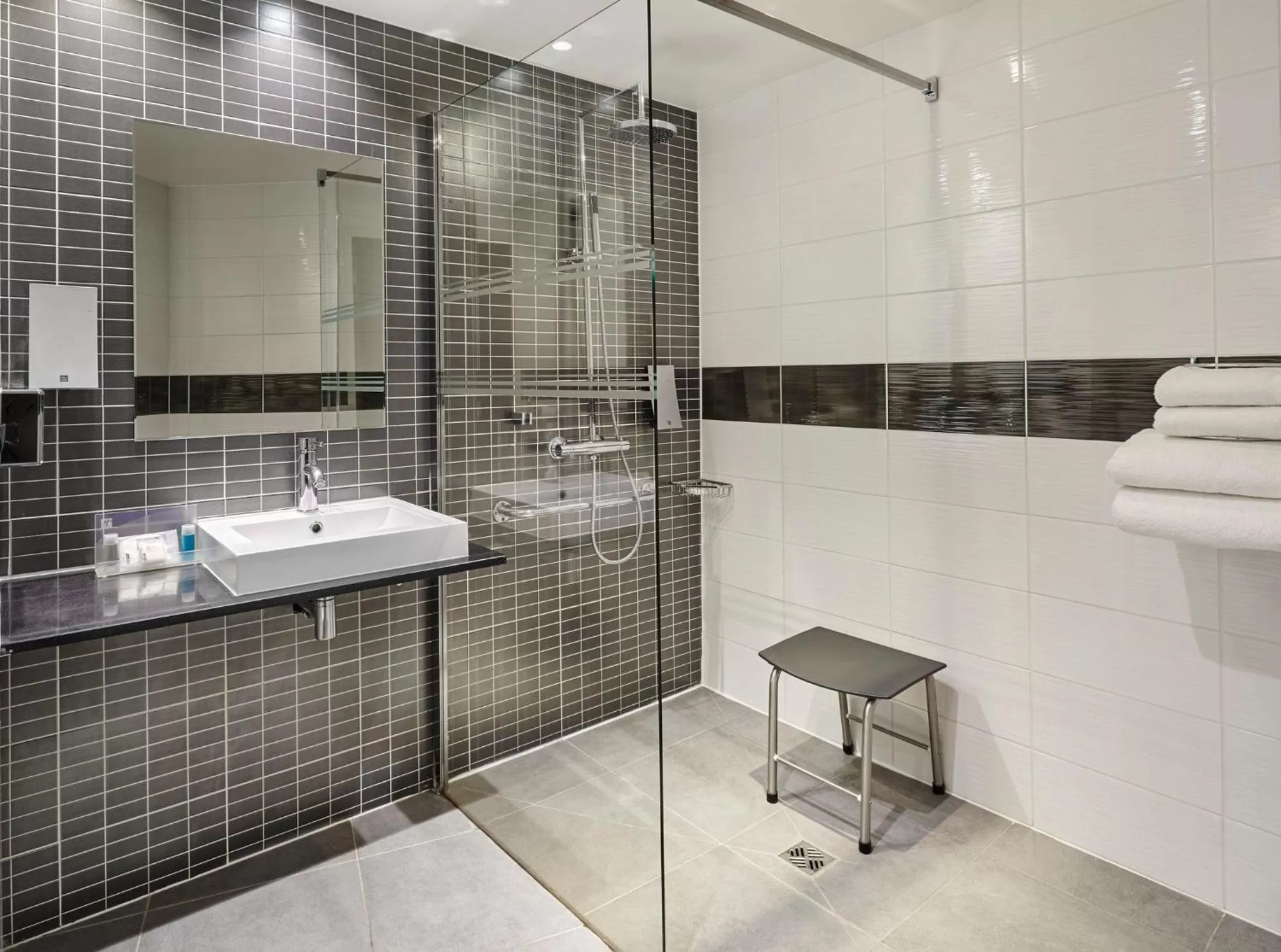 Bathroom in Holiday Inn Toulon City Centre by IHG