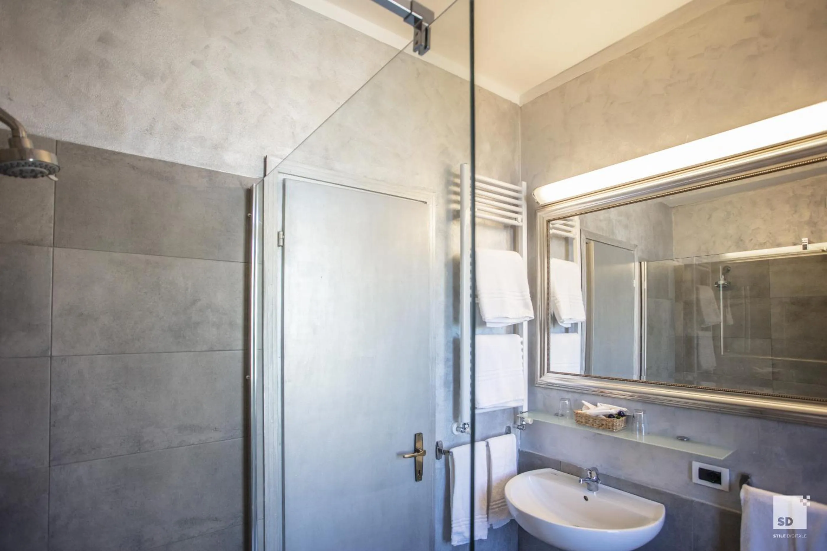 Shower in Admiral Hotel