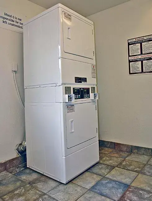 Other, Kitchen/Kitchenette in Motel 6-Palatine, IL - Chicago Northwest