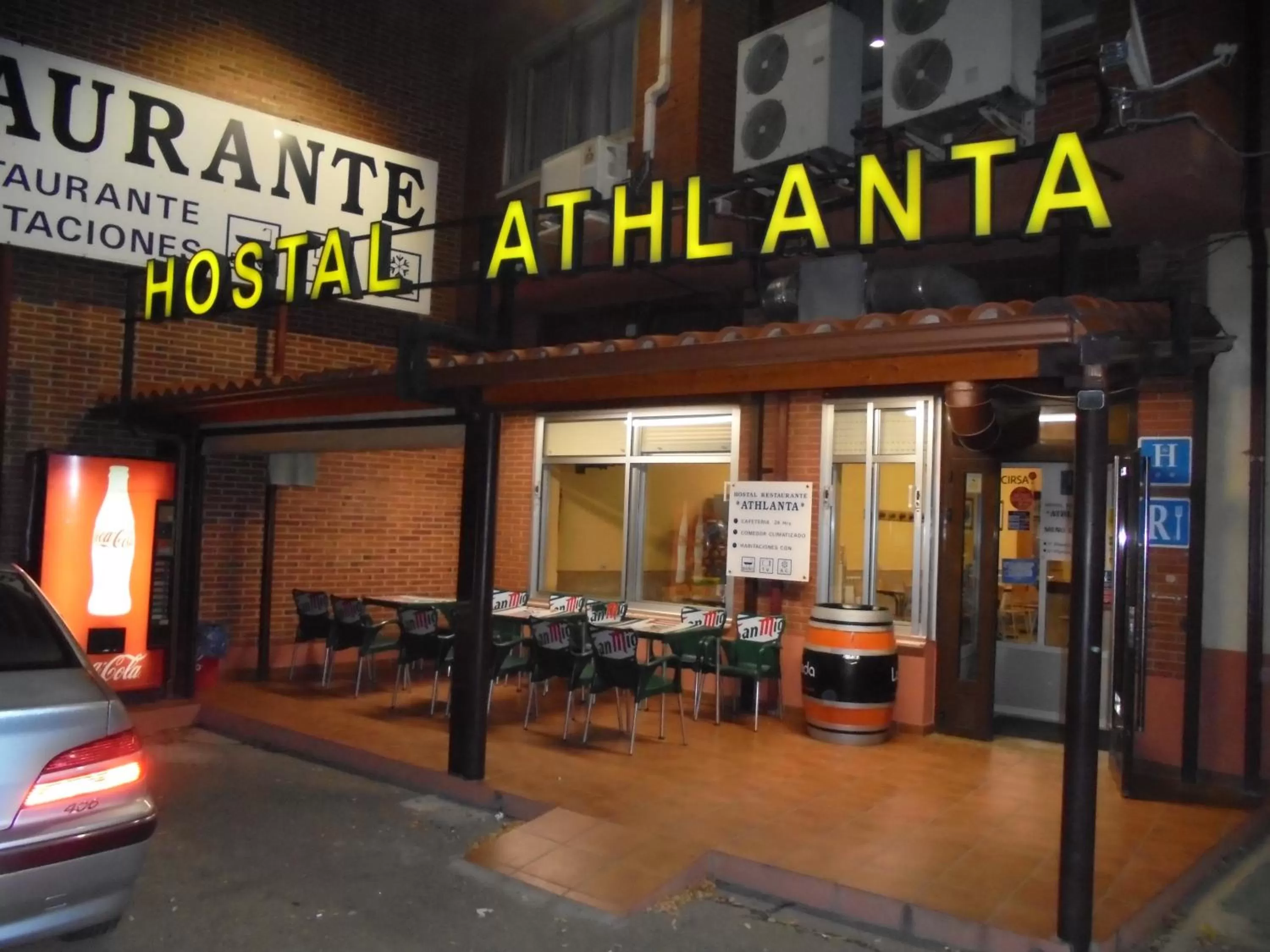Facade/entrance in Hostal Athlanta