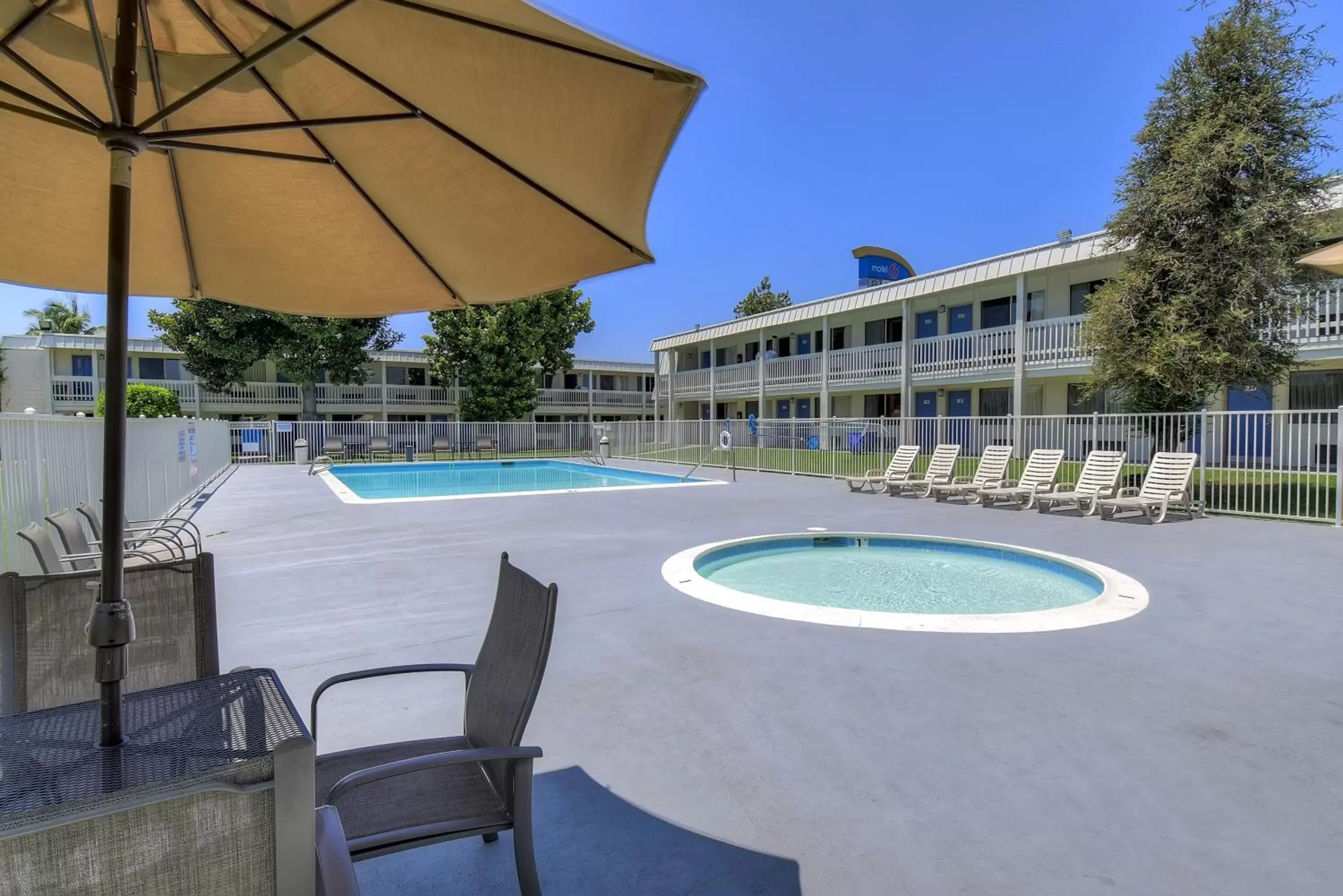 Day, Swimming Pool in Motel 6-Claremont, CA