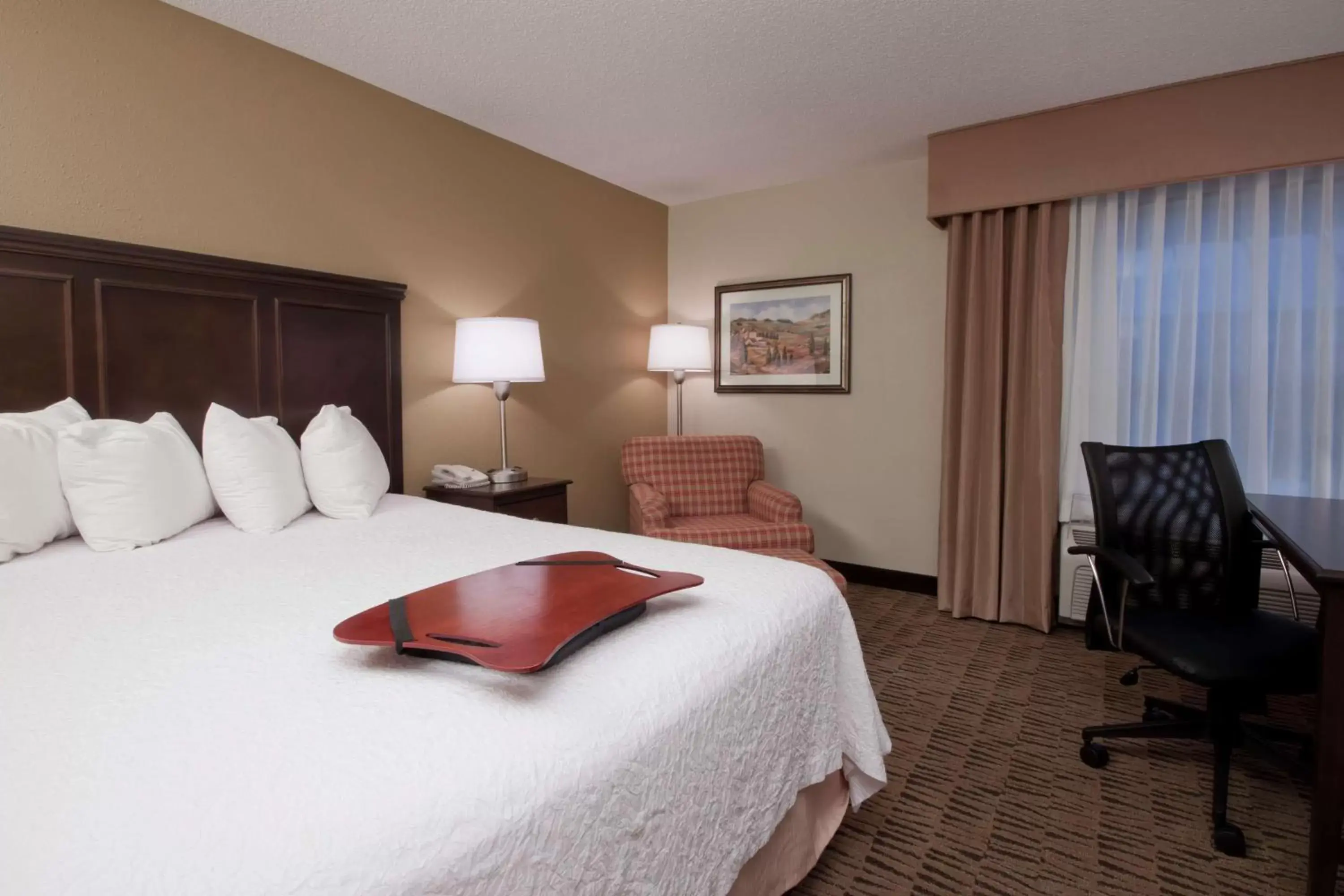 Bedroom, Bed in Hampton Inn Jackson