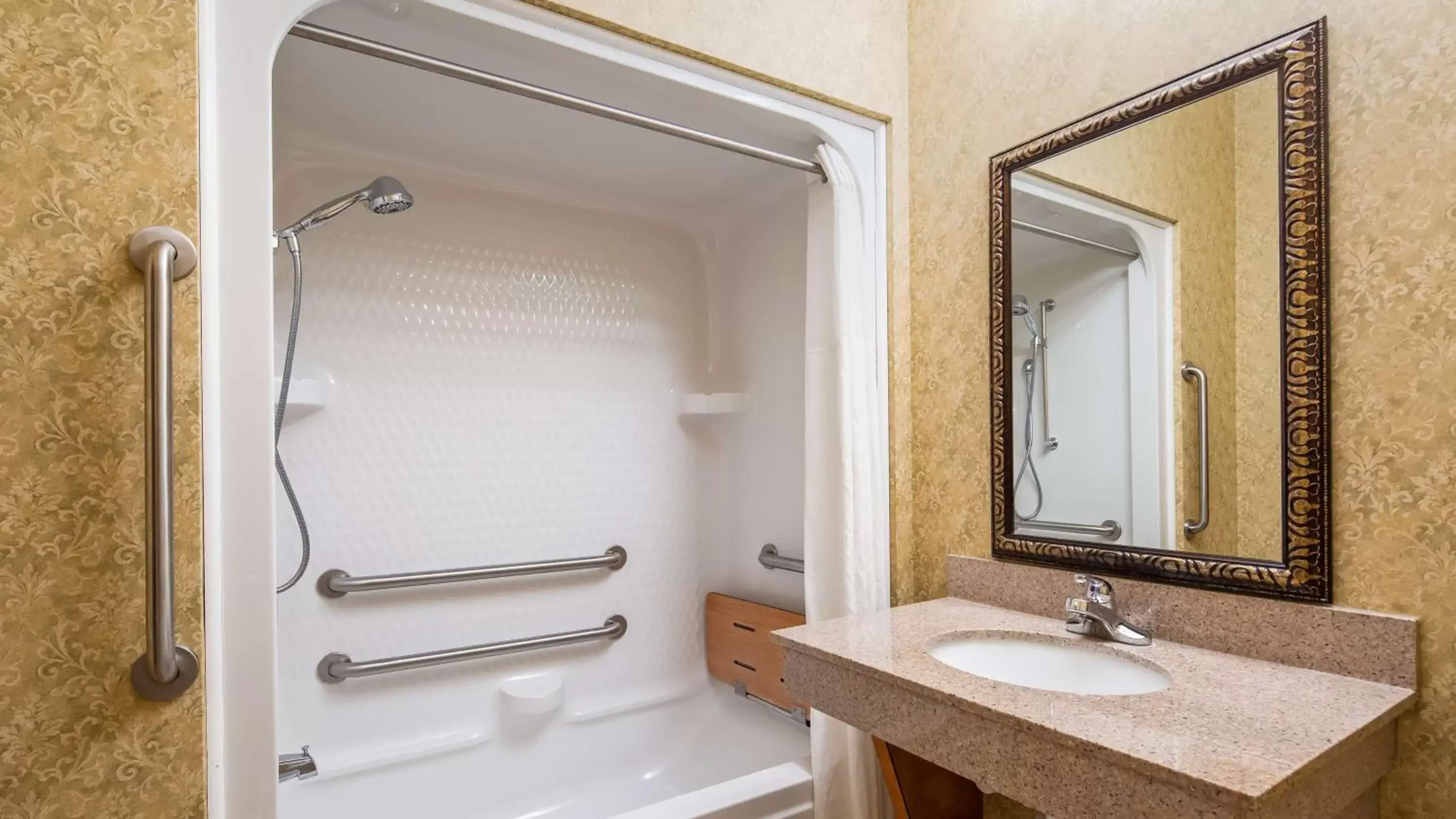 Bathroom in Best Western Plus Bradbury Inn and Suites