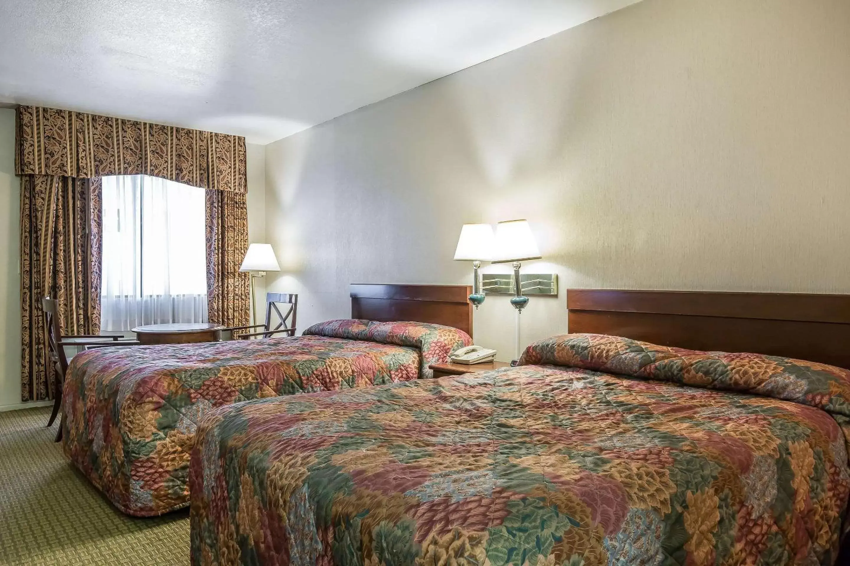 Photo of the whole room, Bed in Rodeway Inn Magic Mountain Area