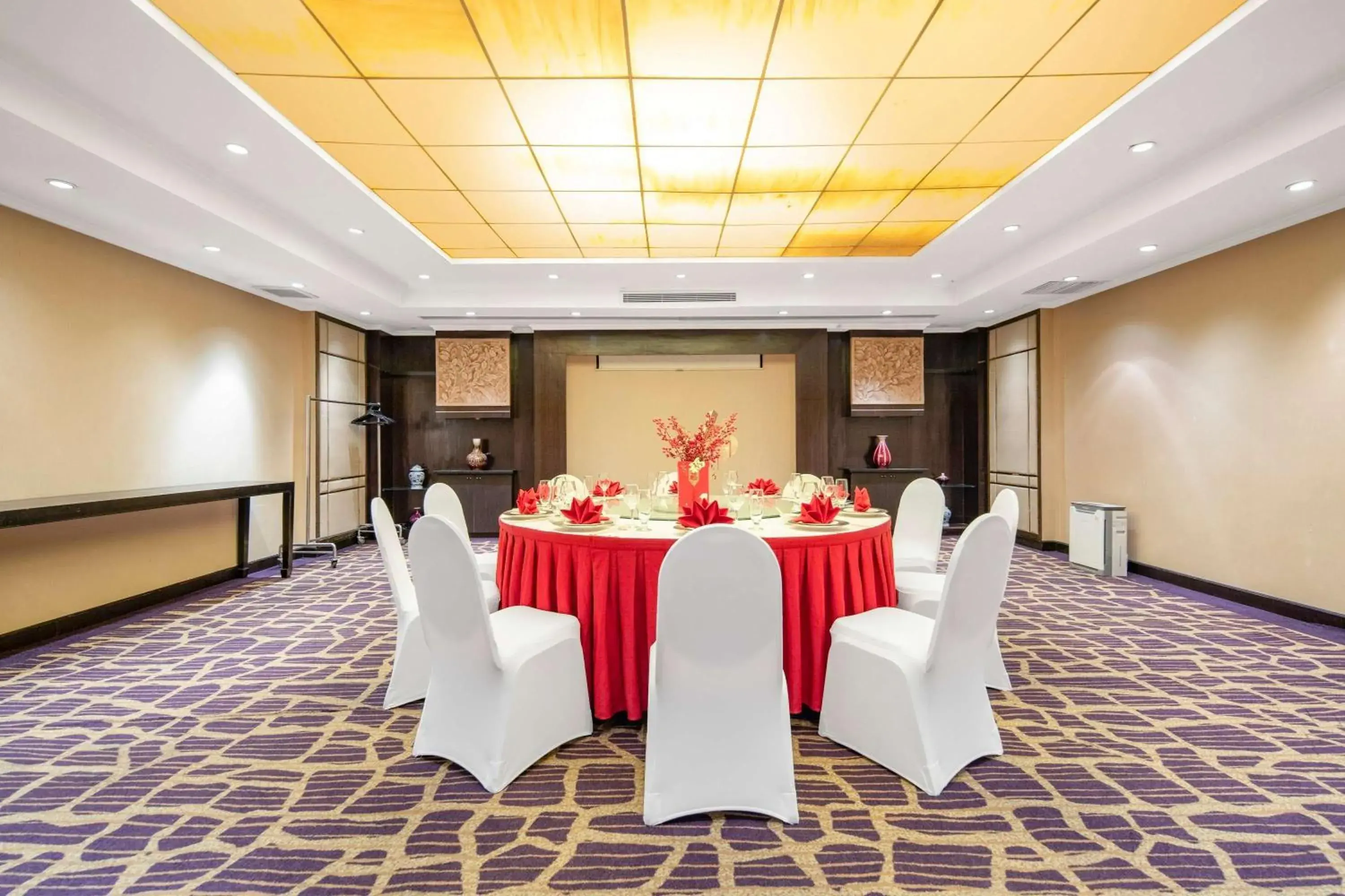 Restaurant/places to eat, Banquet Facilities in Ramada Plaza Hotel Pudong