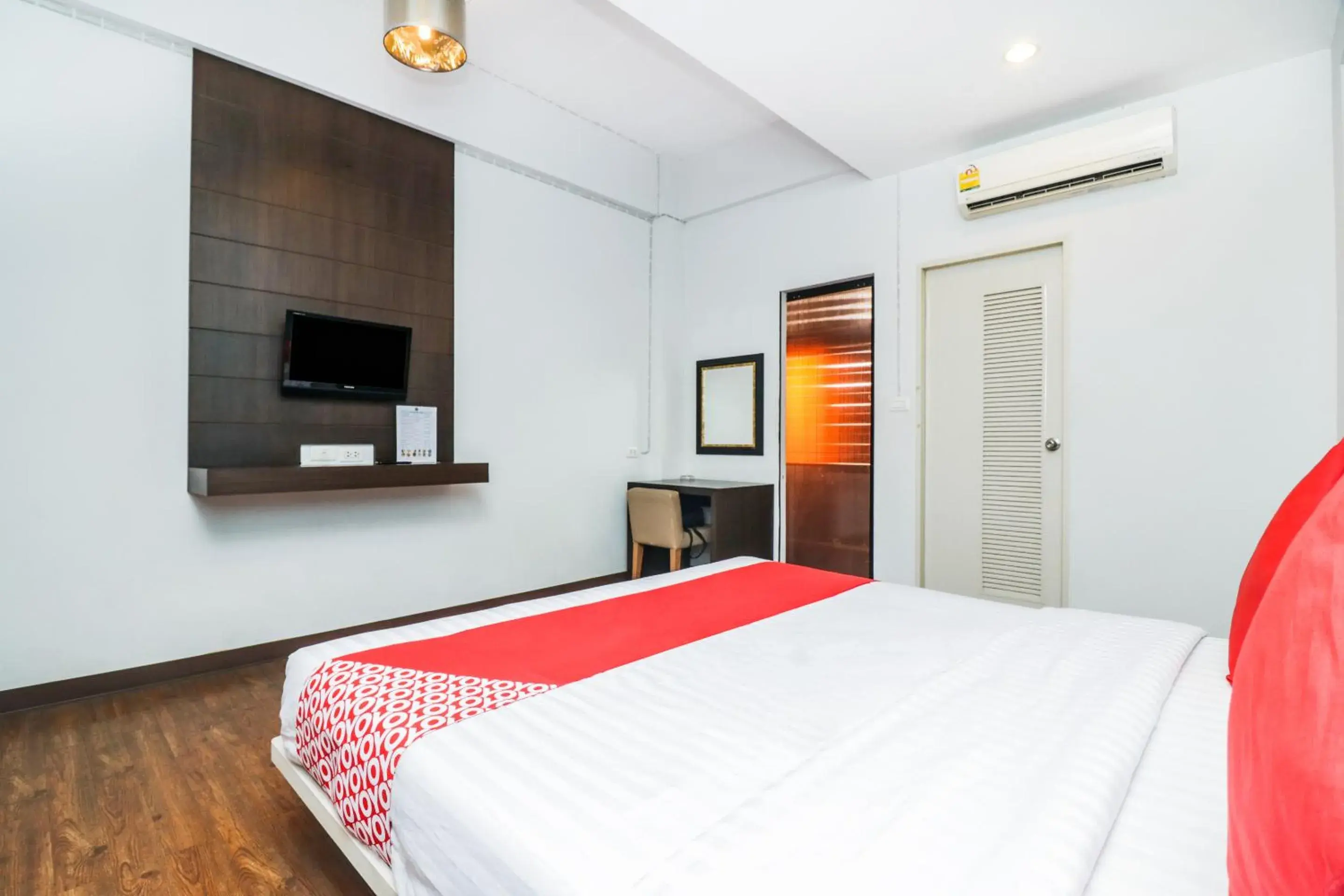 Photo of the whole room, Bed in Super OYO 117 King One Suvarnabhumi