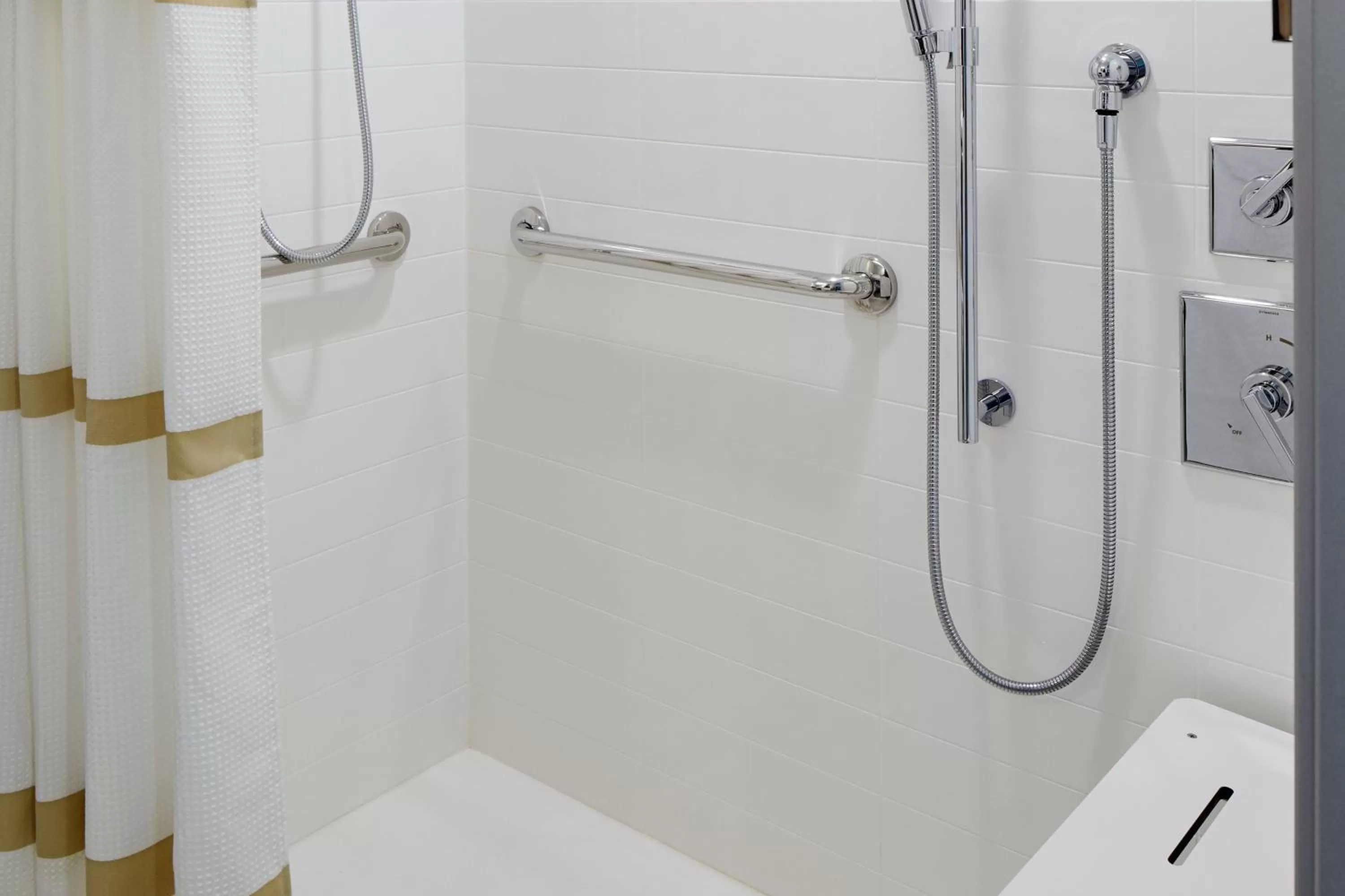 Bathroom in Marriott Columbus Northwest