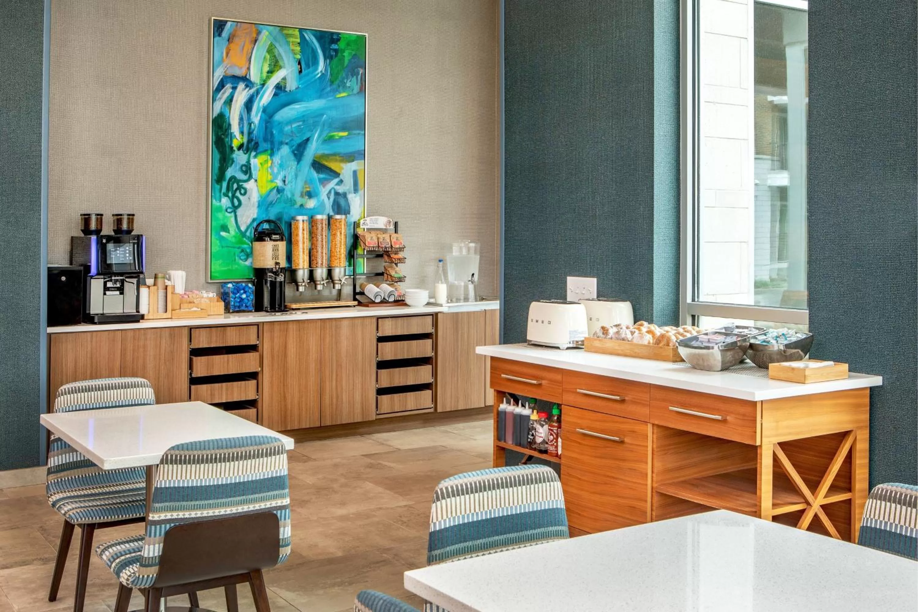 Breakfast in Element Hampton Peninsula Town Center