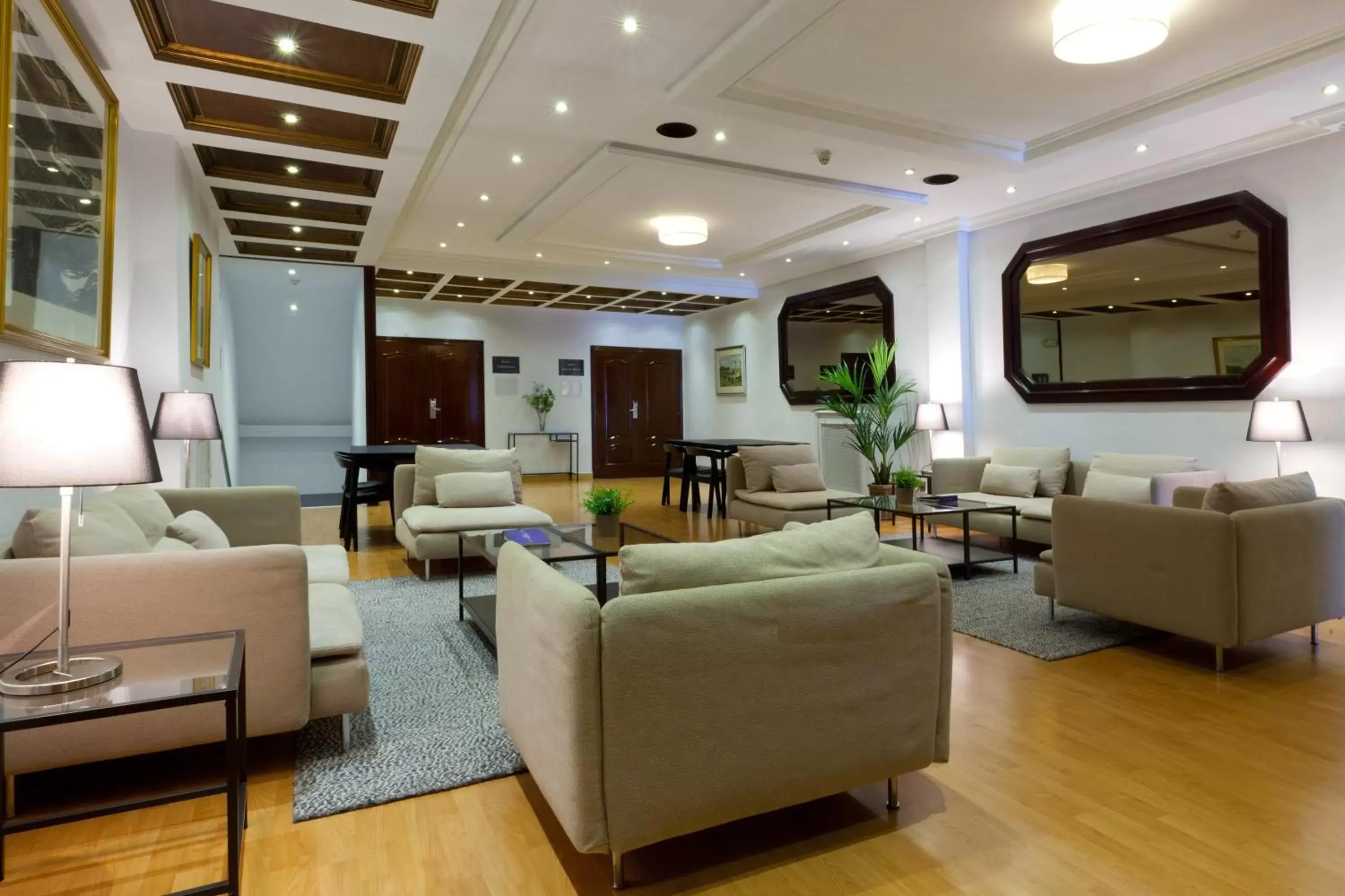 Living room, Seating Area in Hotel Príncipe de Asturias