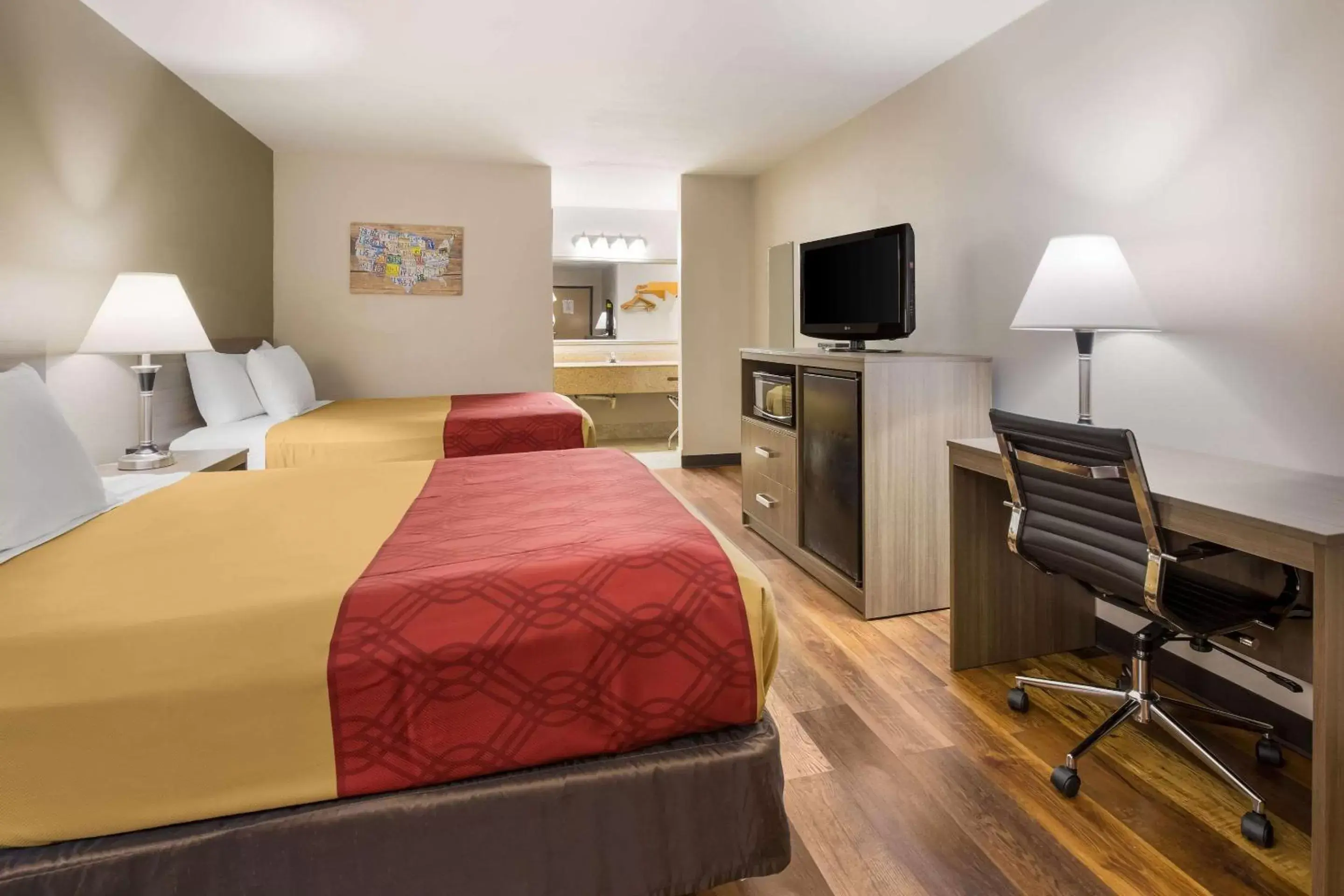 Queen Room with Two Queen Beds - Non-Smoking in Econo Lodge Queen Room with Two Queen Beds - Non-Smoking in Econo Lodge