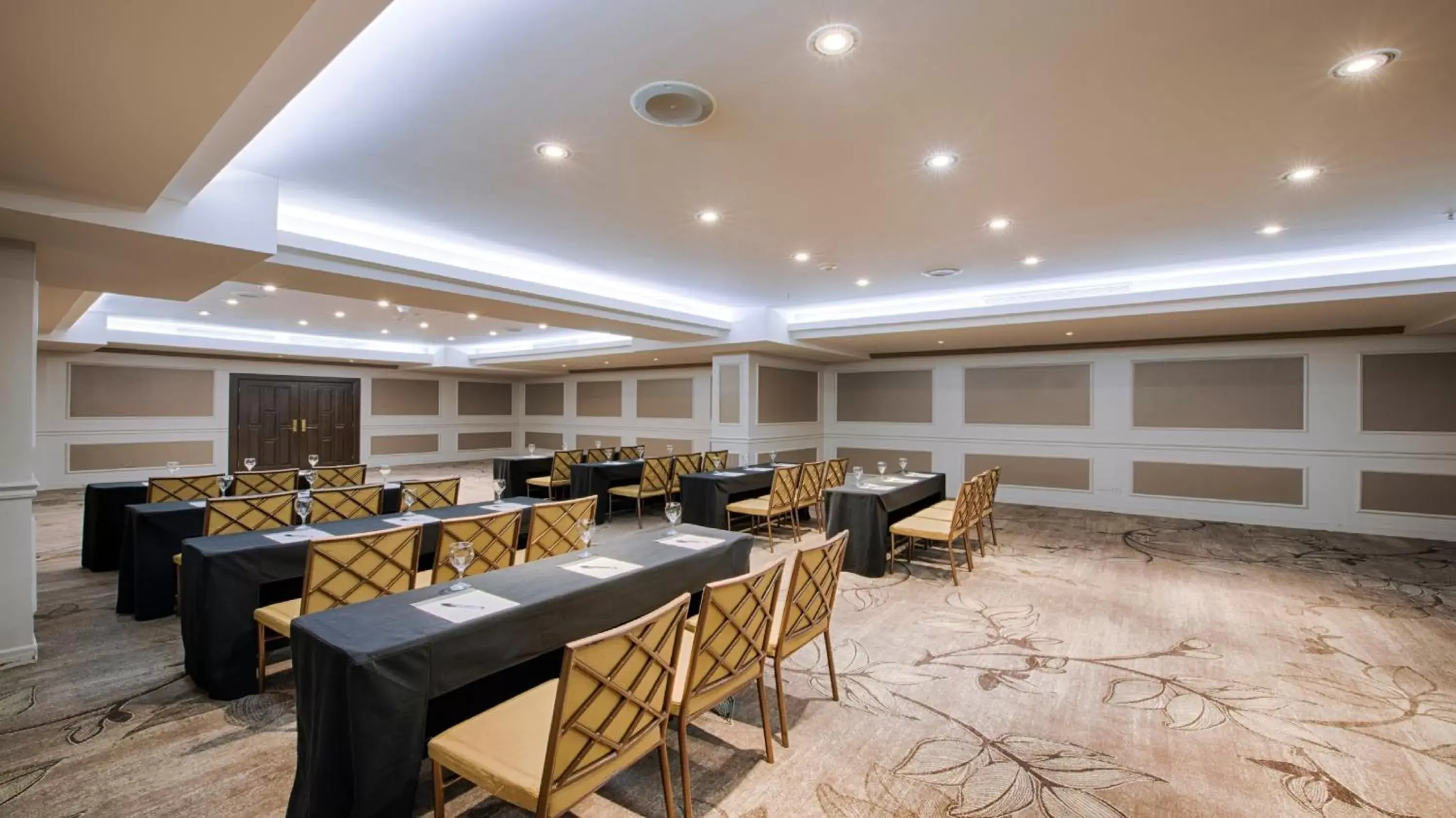 Meeting/conference room, Restaurant/Places to Eat in Intercontinental Miramar Panama, an IHG Hotel