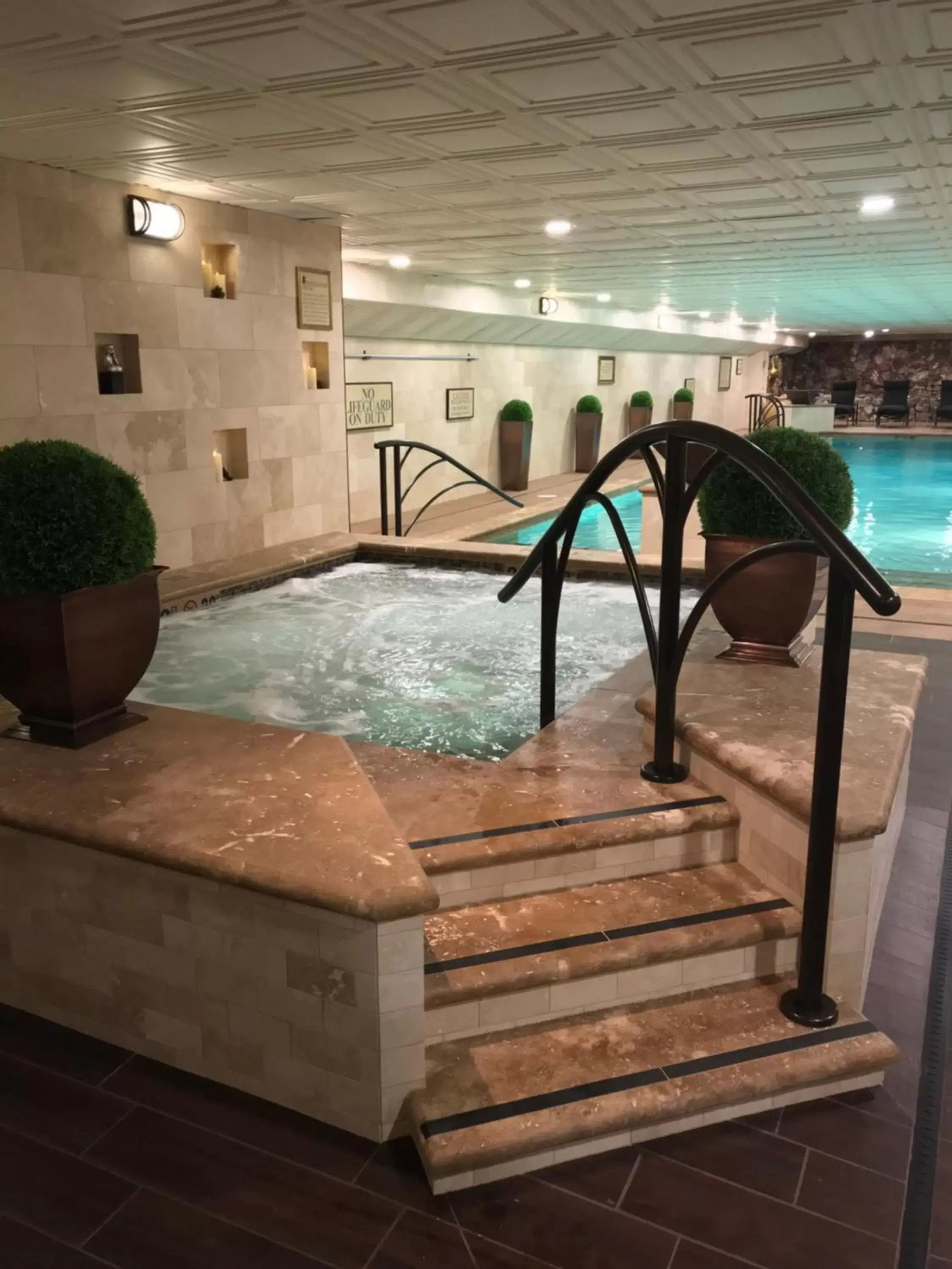 Hot Tub, Swimming Pool in Bozeman Lewis & Clark Motel