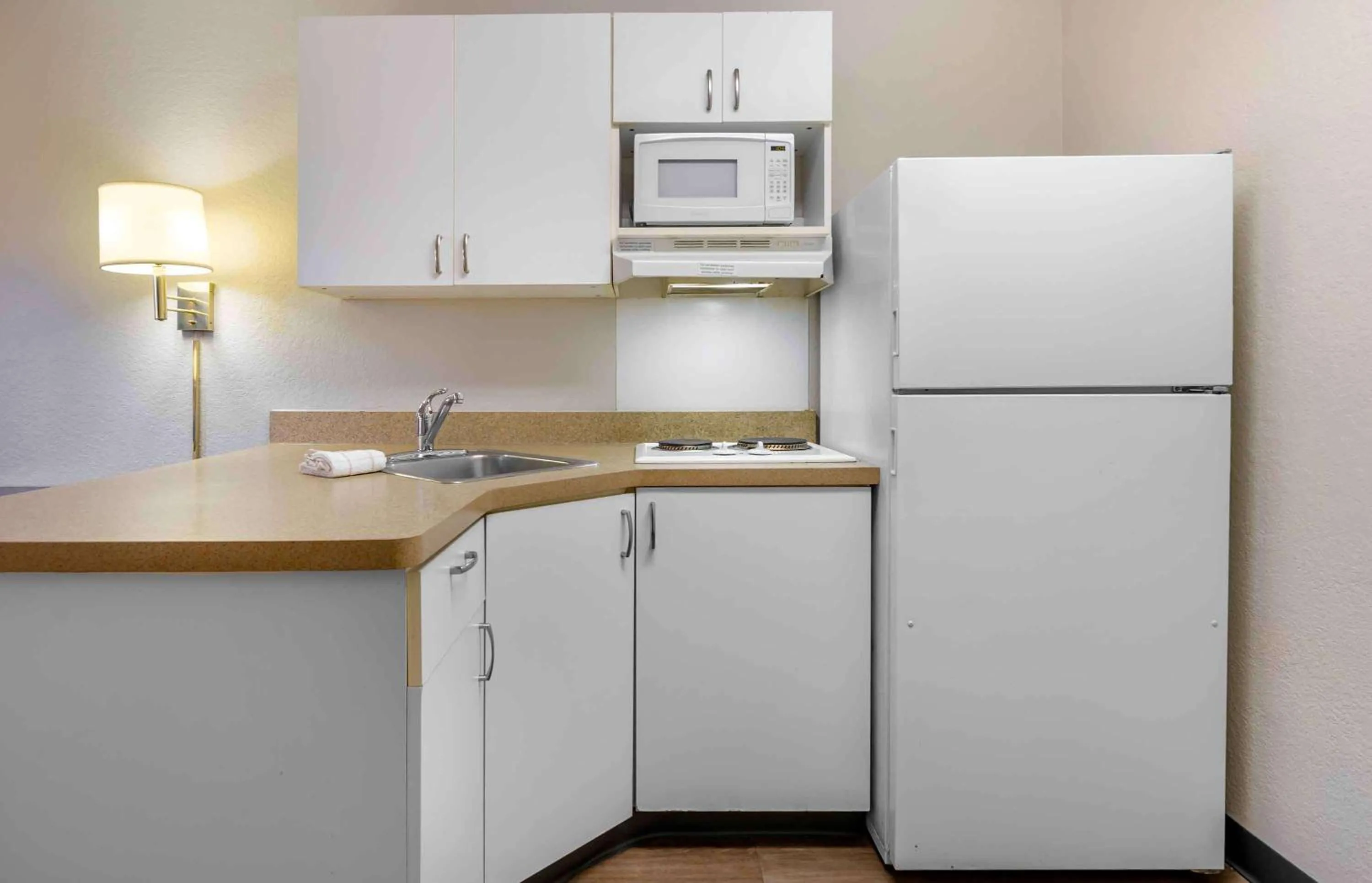 Bedroom in Extended Stay America Select Suites - Roanoke - Airport