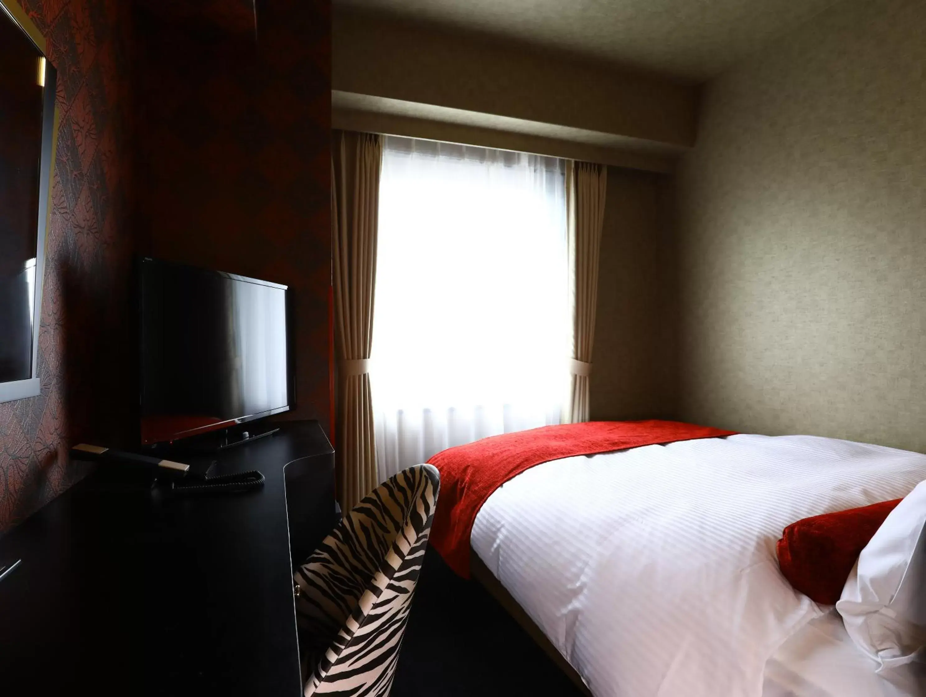 Bed, TV/Entertainment Center in Hotel Wing International Select Osaka Umeda