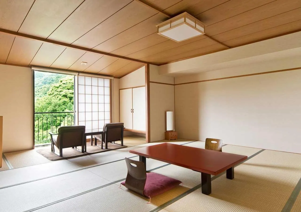 Photo of the whole room in Aura Tachibana